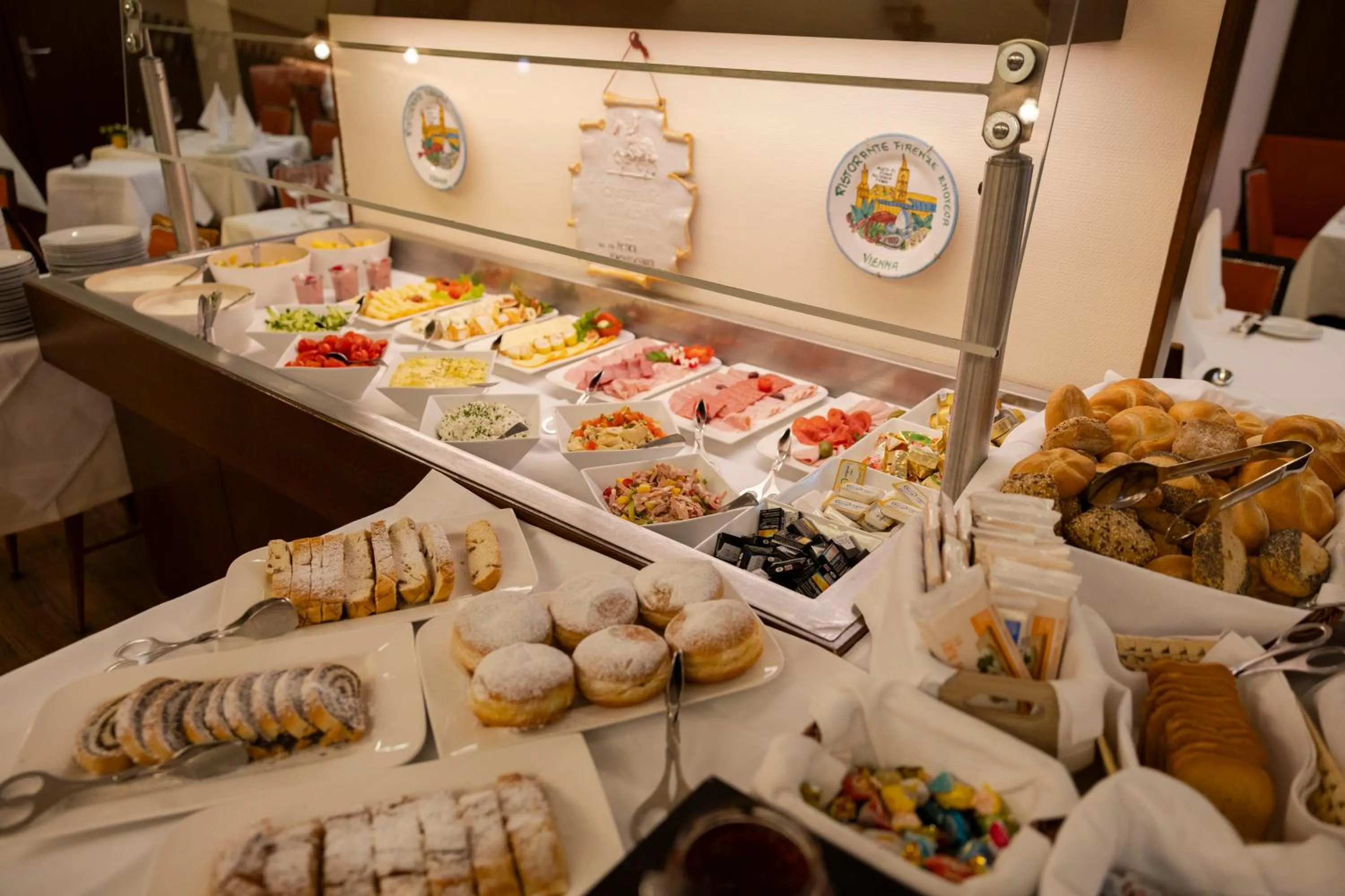 Buffet breakfast in Graben Hotel