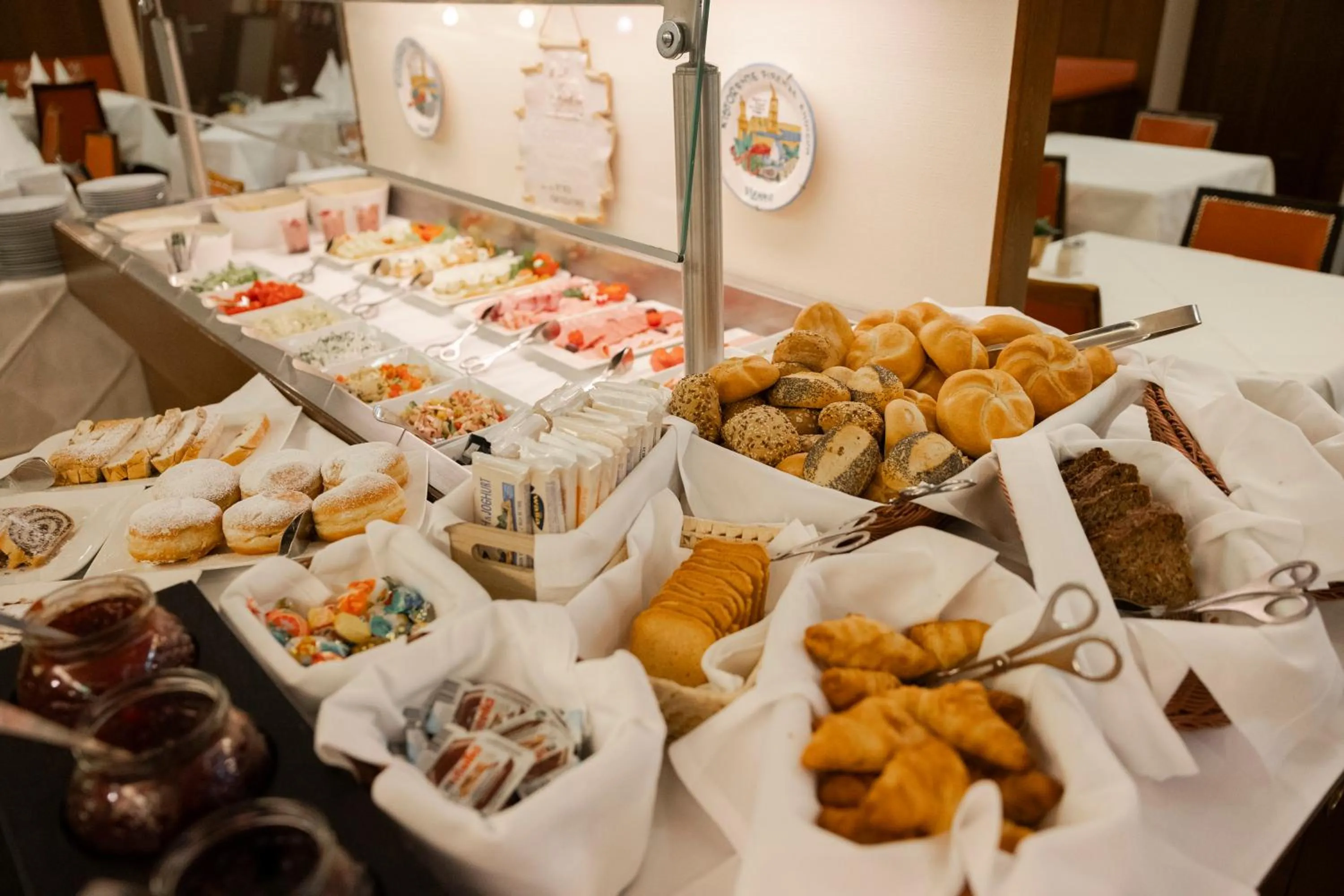 Buffet breakfast in Graben Hotel