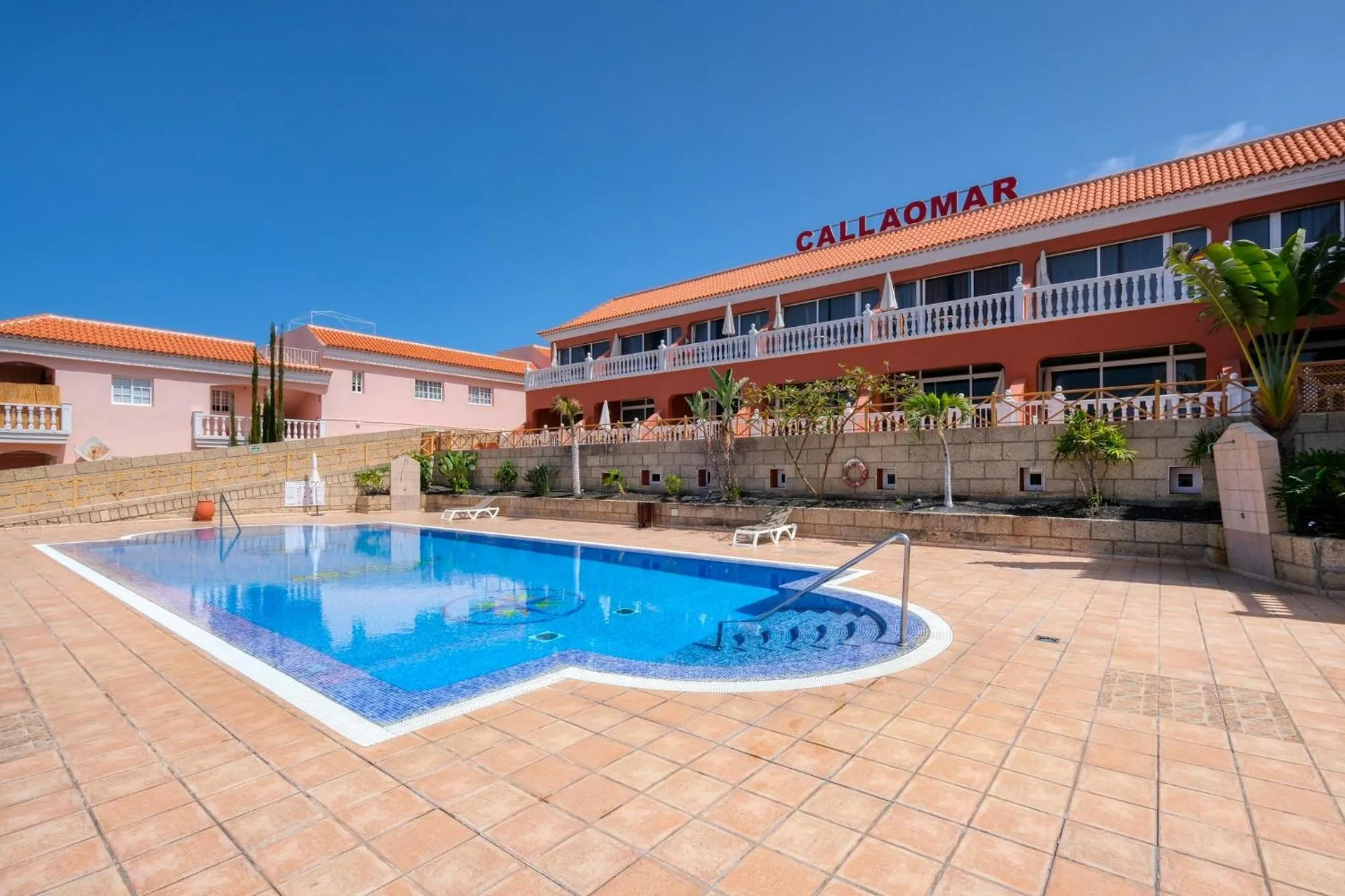 Pool view in Apartamentos Callaomar