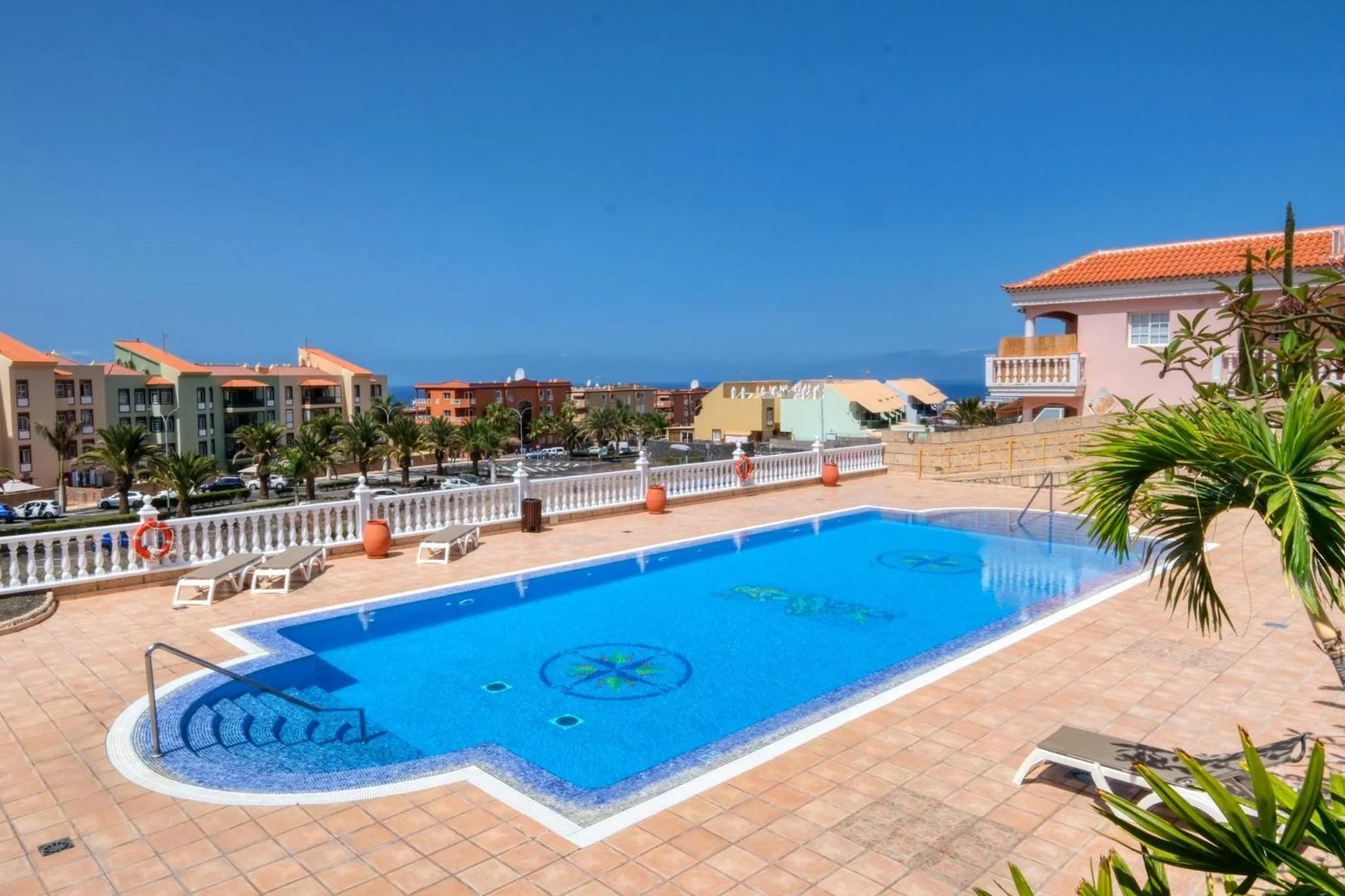 Swimming pool in Apartamentos Callaomar