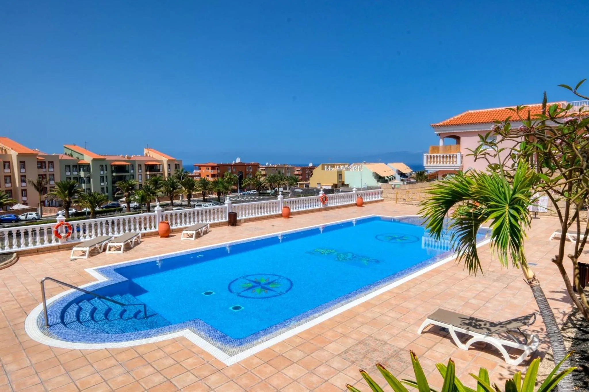 Swimming pool in Apartamentos Callaomar