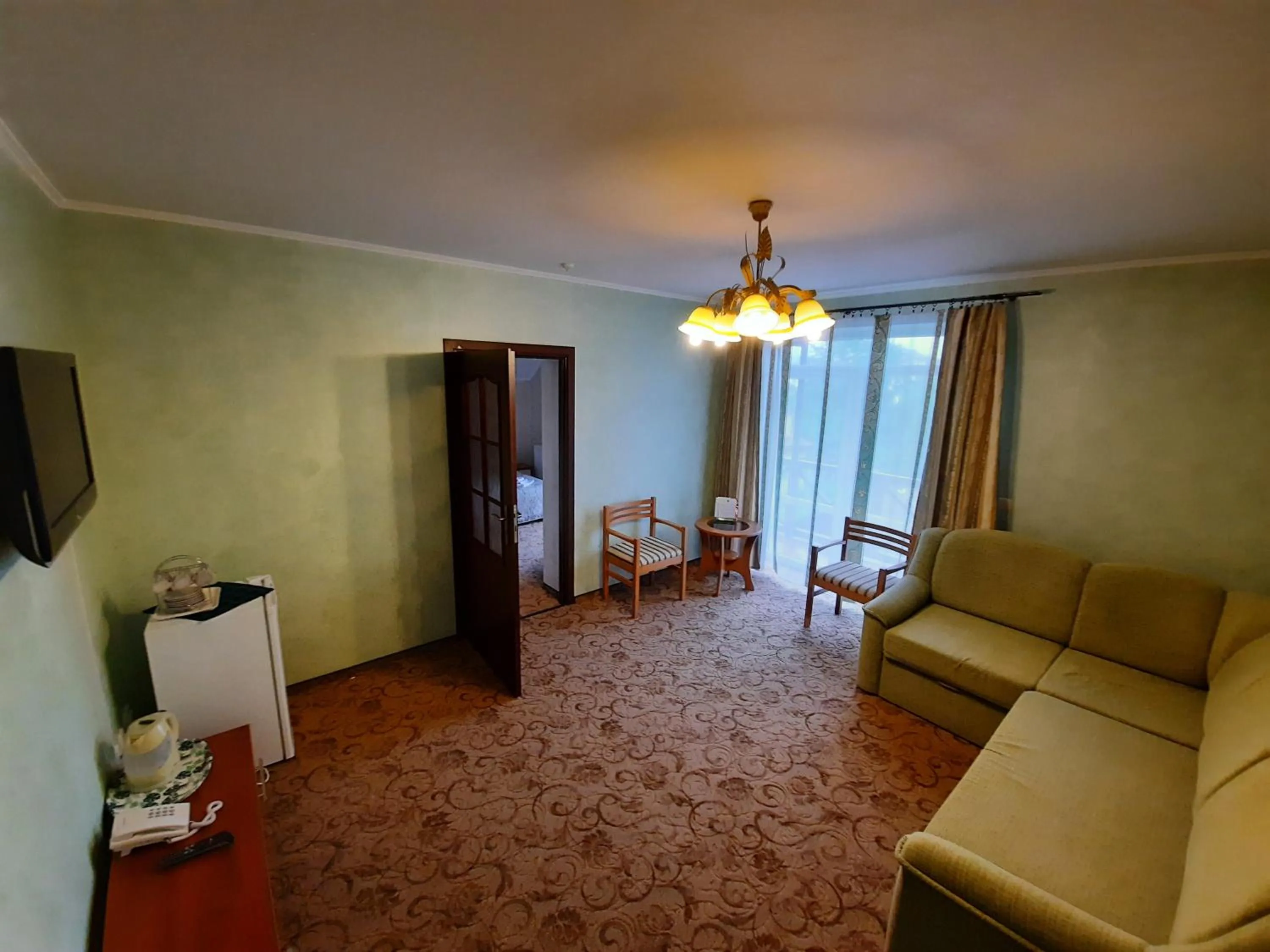 Photo of the whole room in Tsvit Paporoti