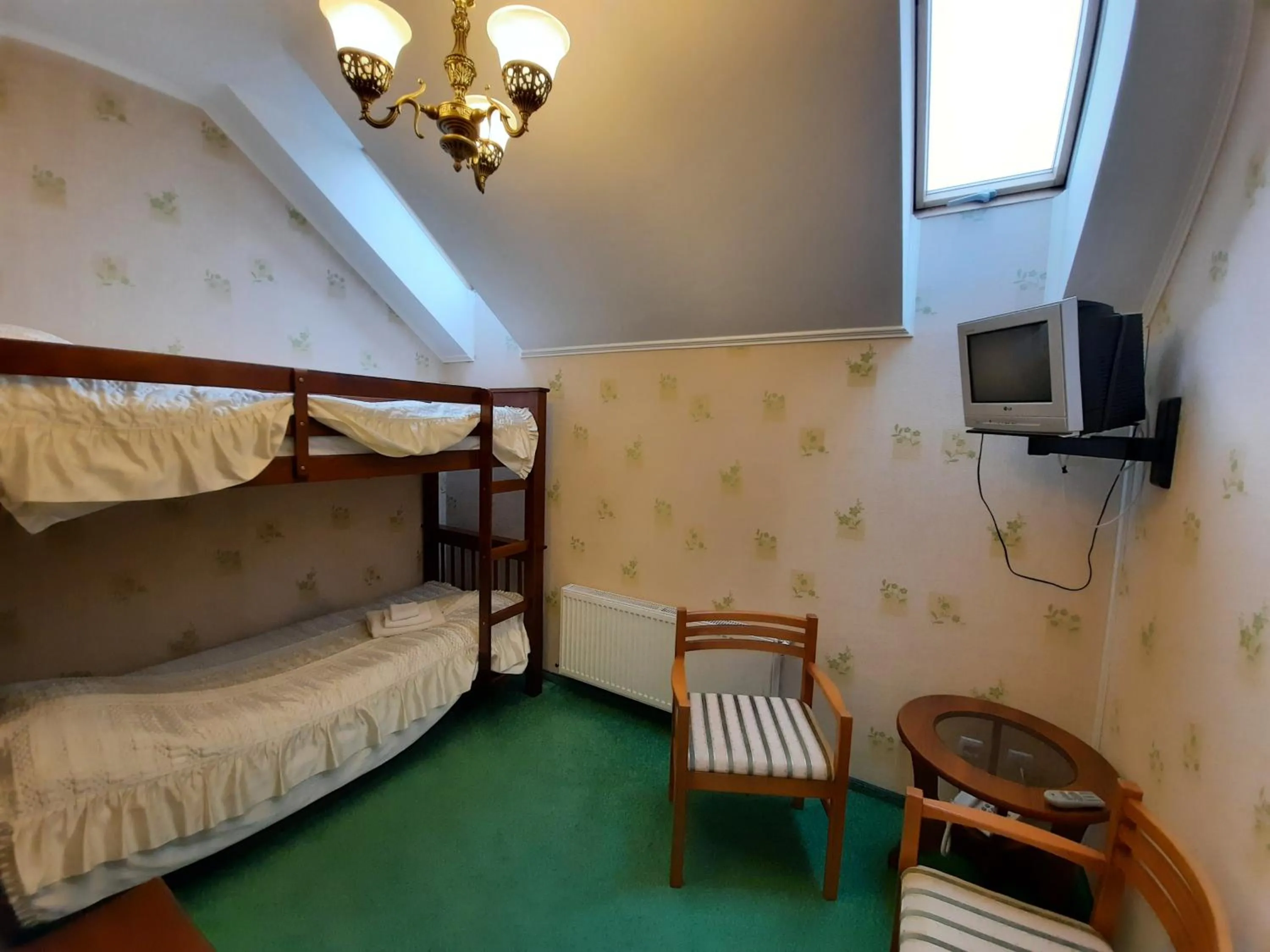 Bedroom, Bed in Tsvit Paporoti
