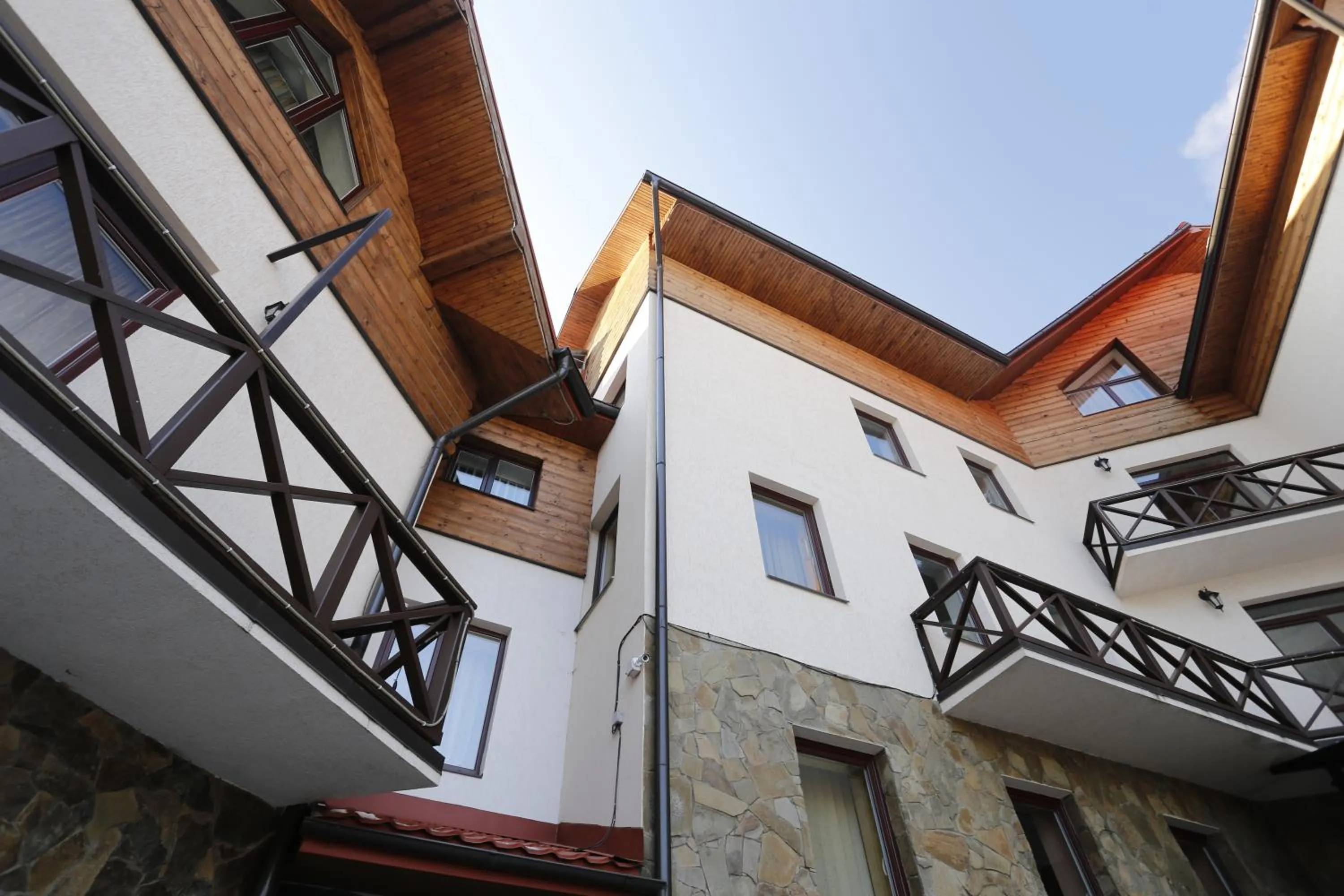 Facade/entrance in Tsvit Paporoti