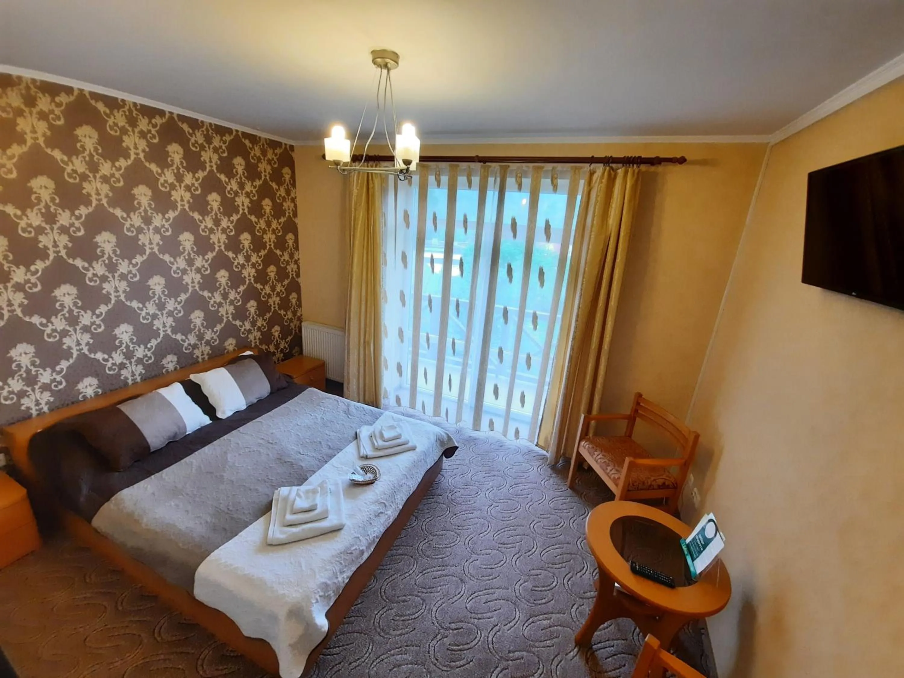 Photo of the whole room, Bed in Tsvit Paporoti