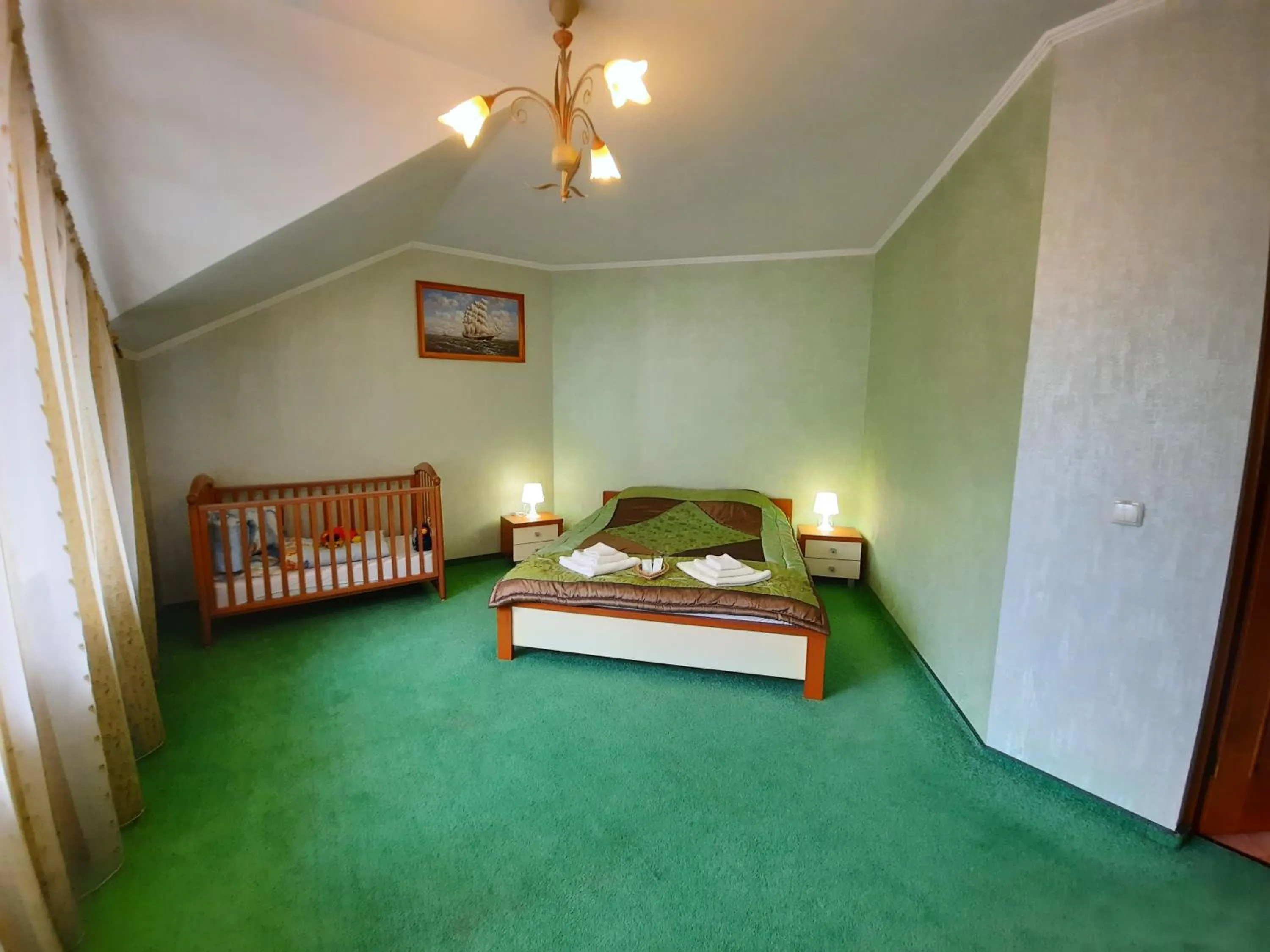 Bedroom, Bed in Tsvit Paporoti