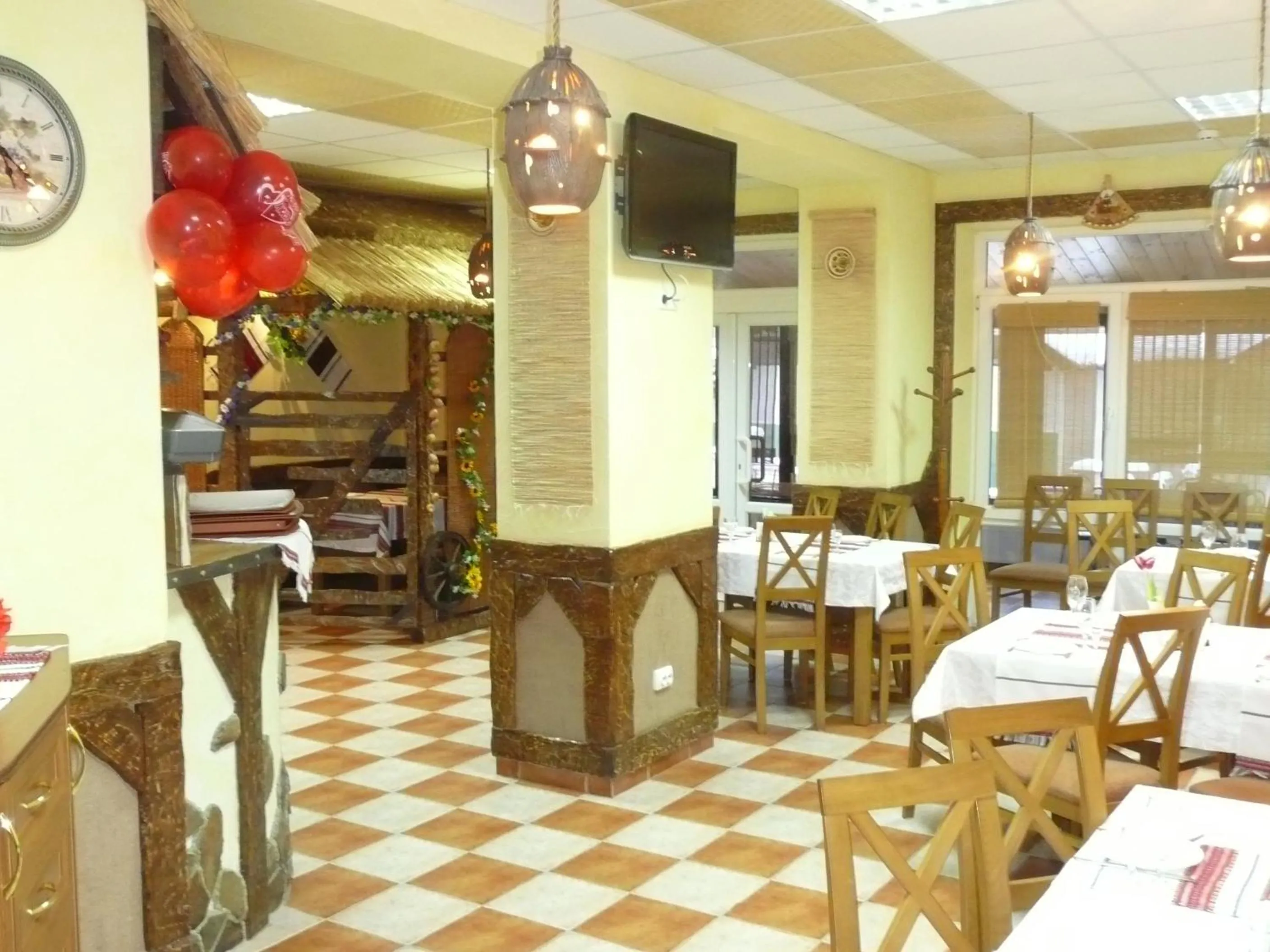 Restaurant/places to eat in Tsvit Paporoti
