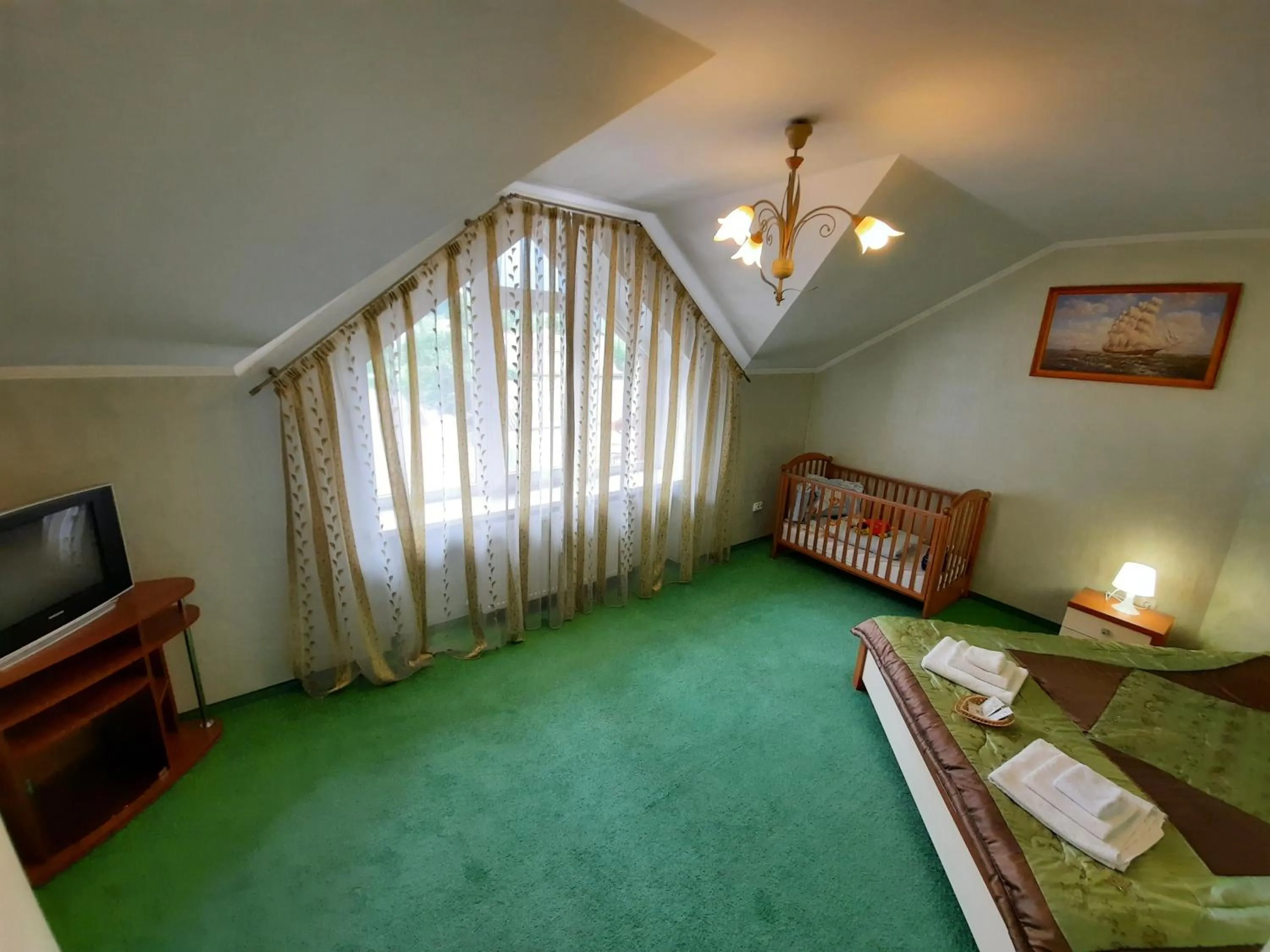 Bedroom, Bed in Tsvit Paporoti