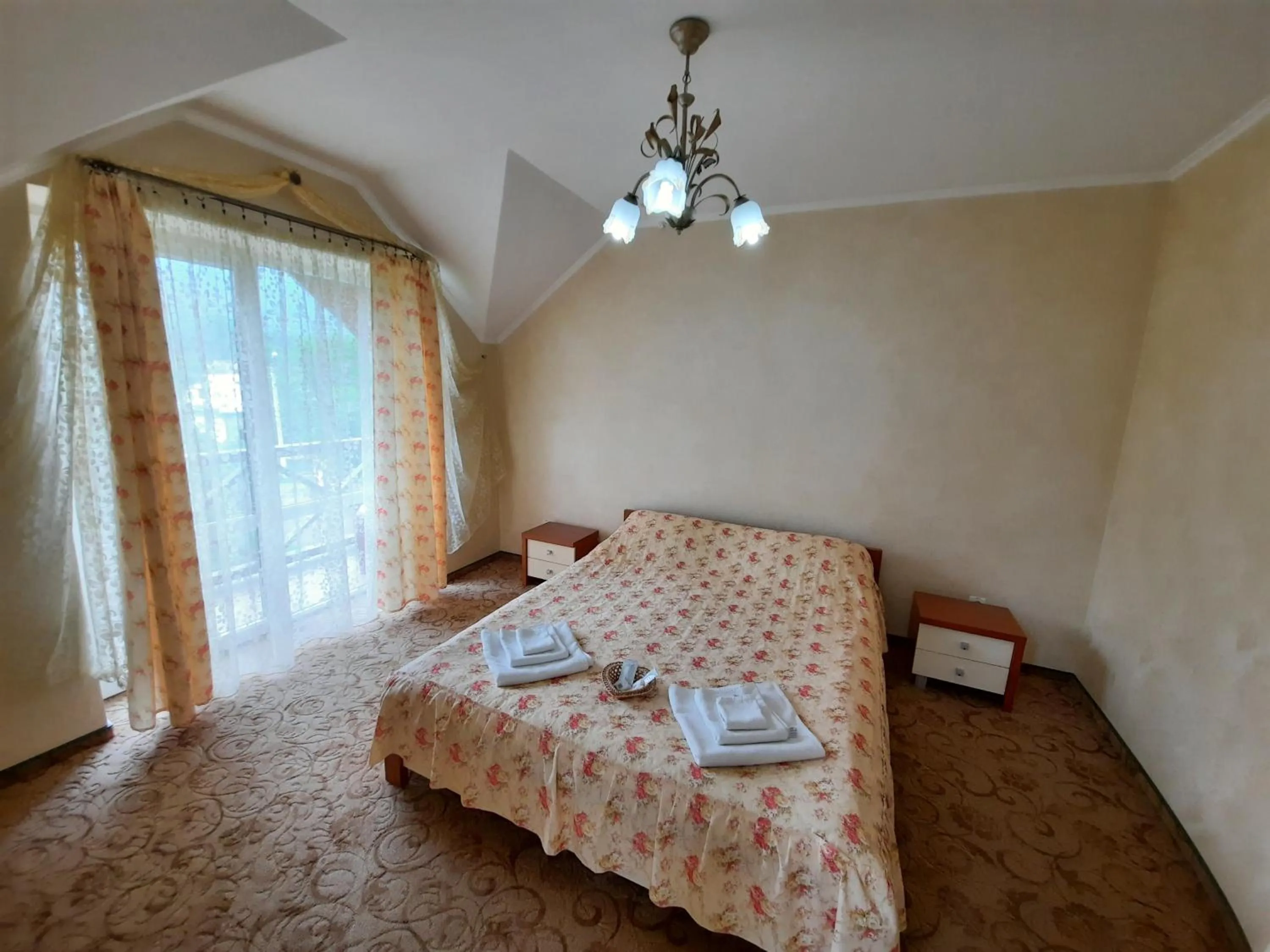Photo of the whole room, Bed in Tsvit Paporoti