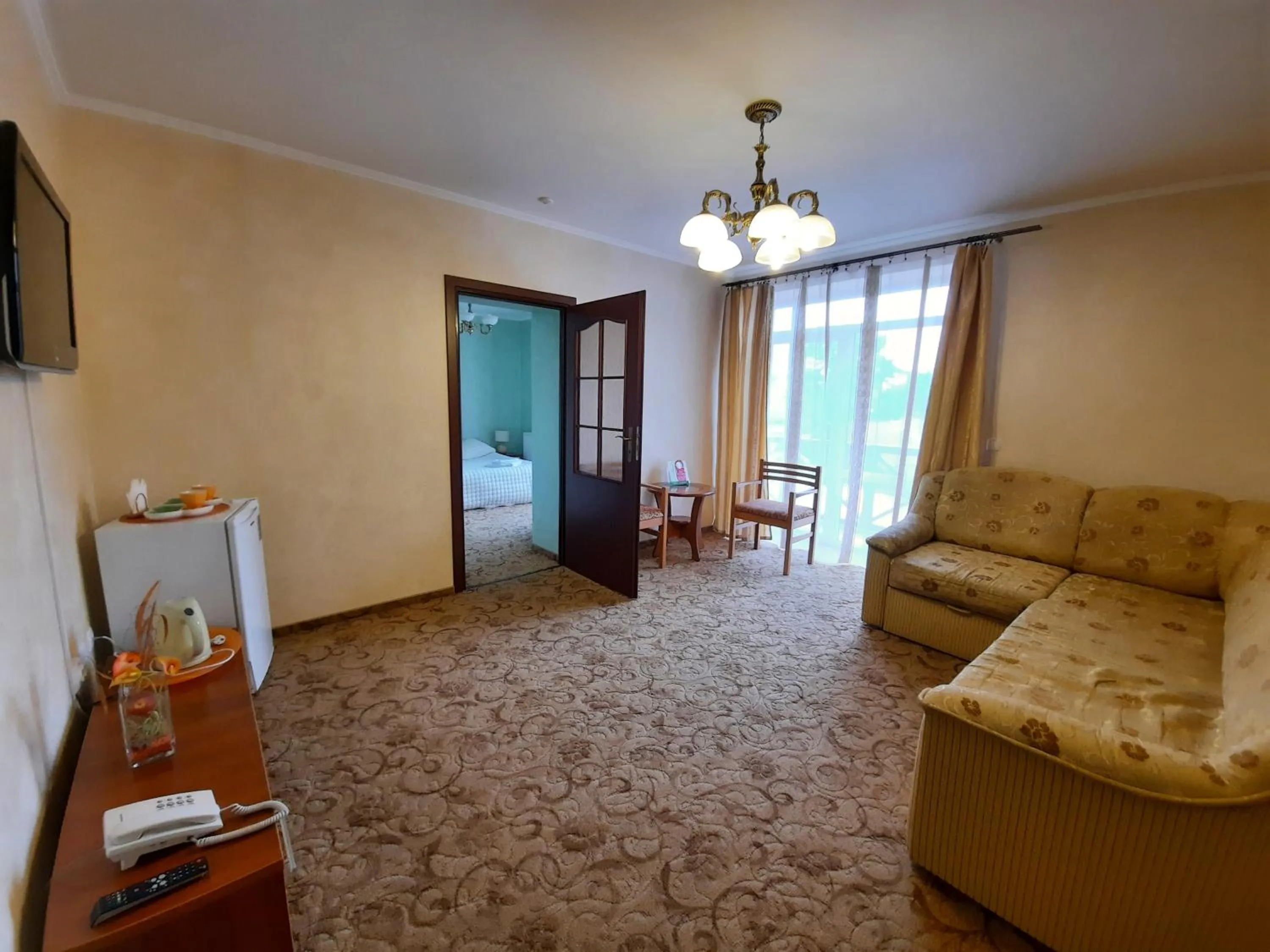 Photo of the whole room in Tsvit Paporoti