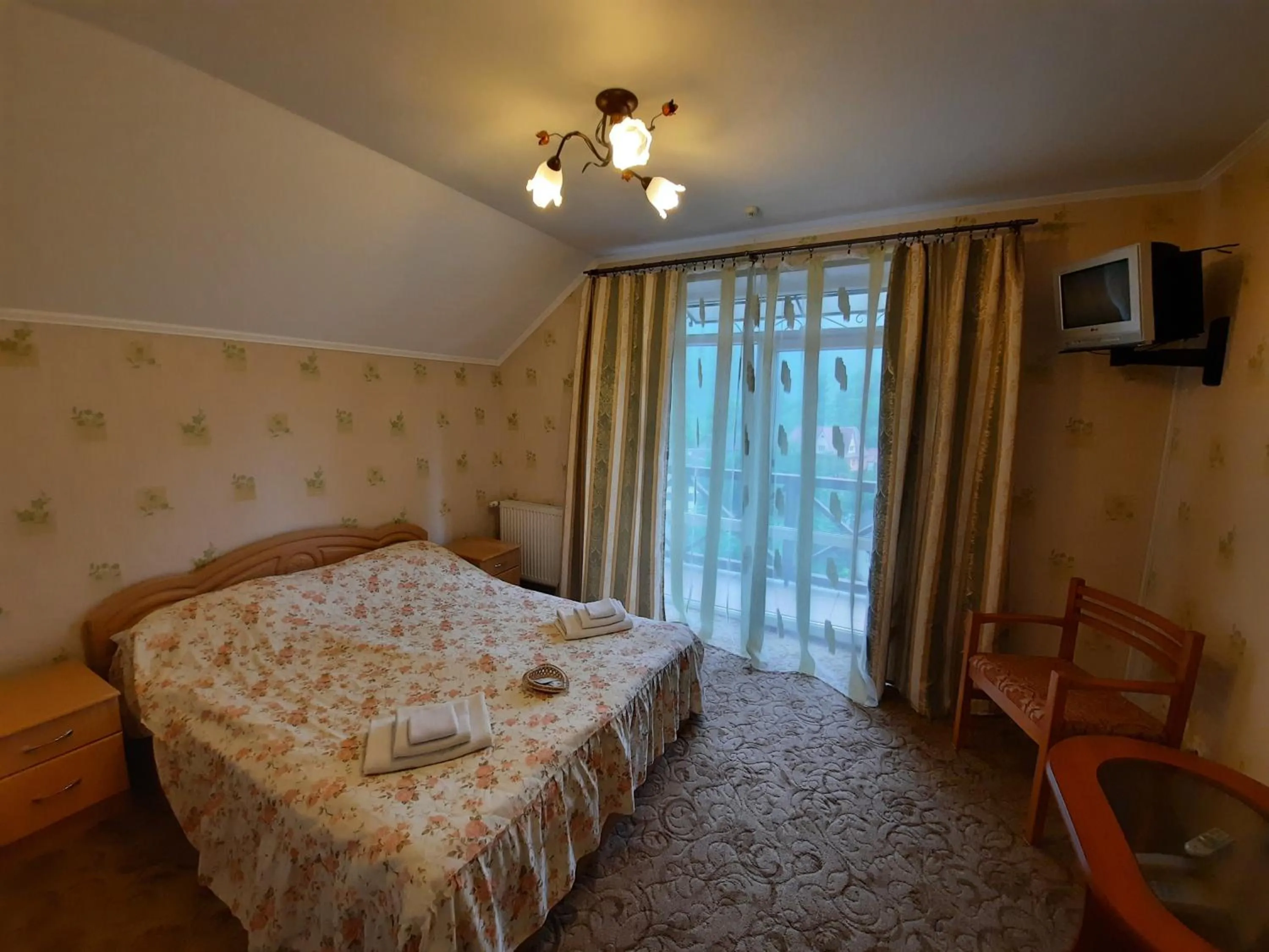 Photo of the whole room, Bed in Tsvit Paporoti