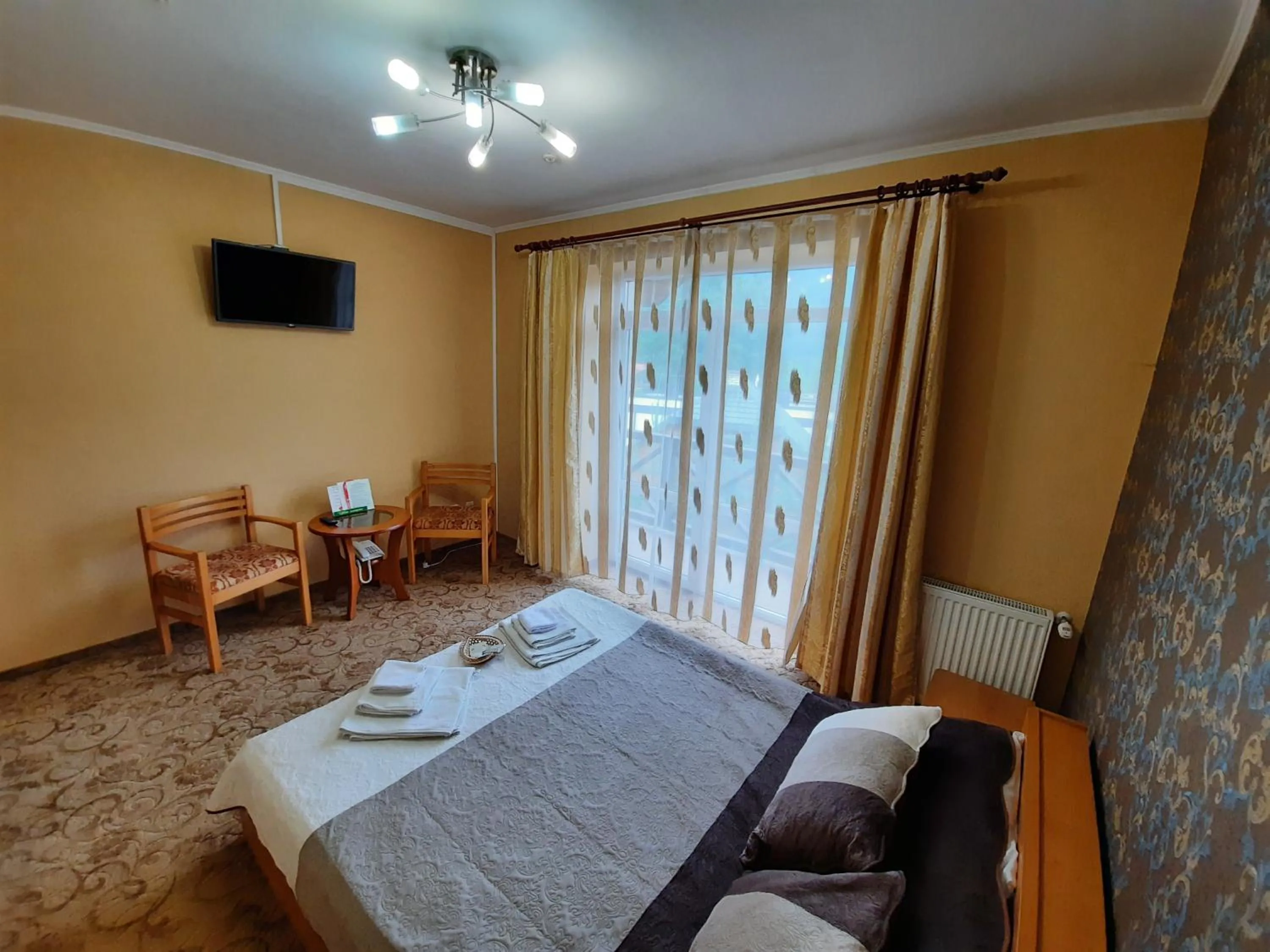 Photo of the whole room, Bed in Tsvit Paporoti