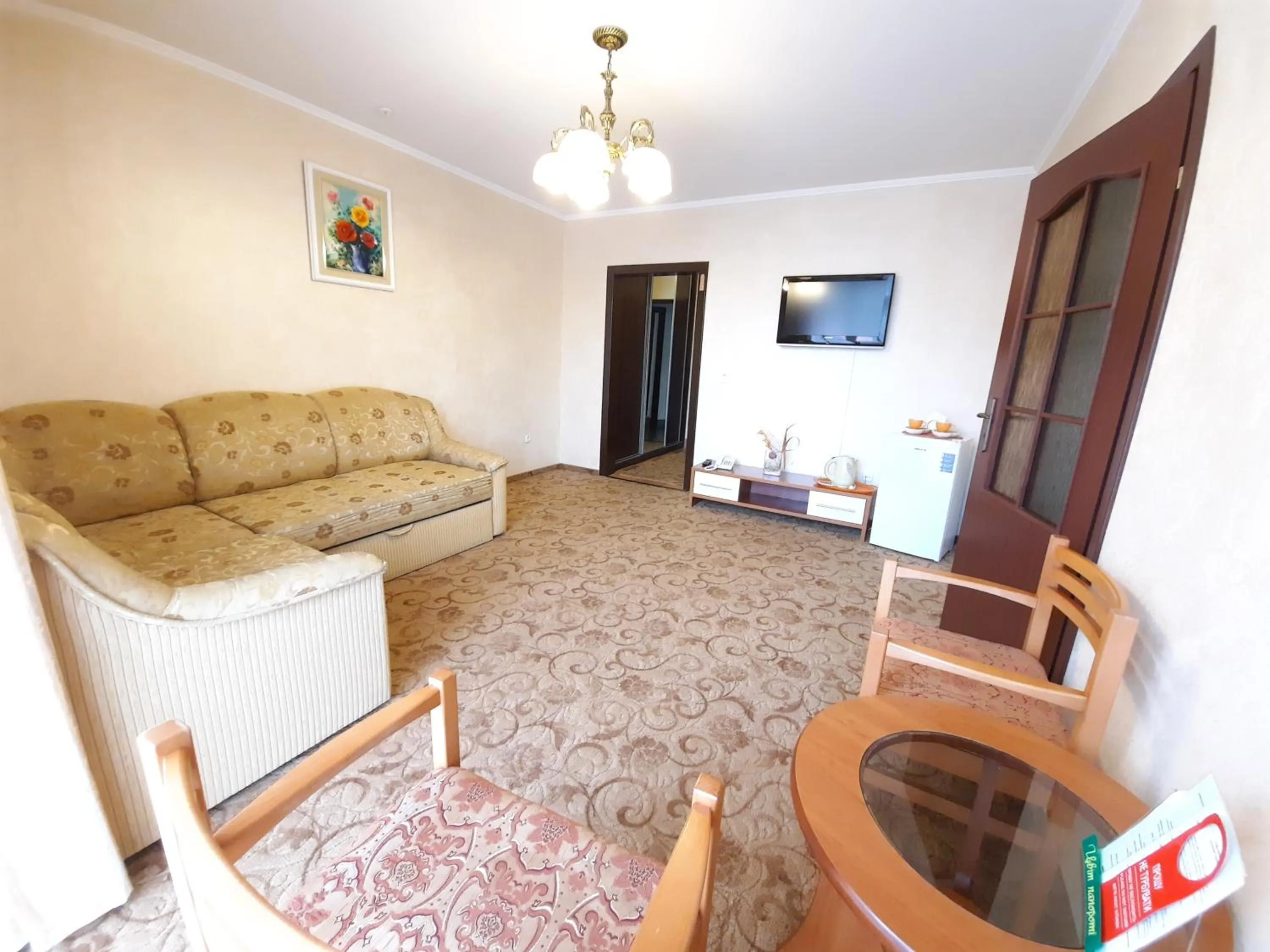 Photo of the whole room in Tsvit Paporoti