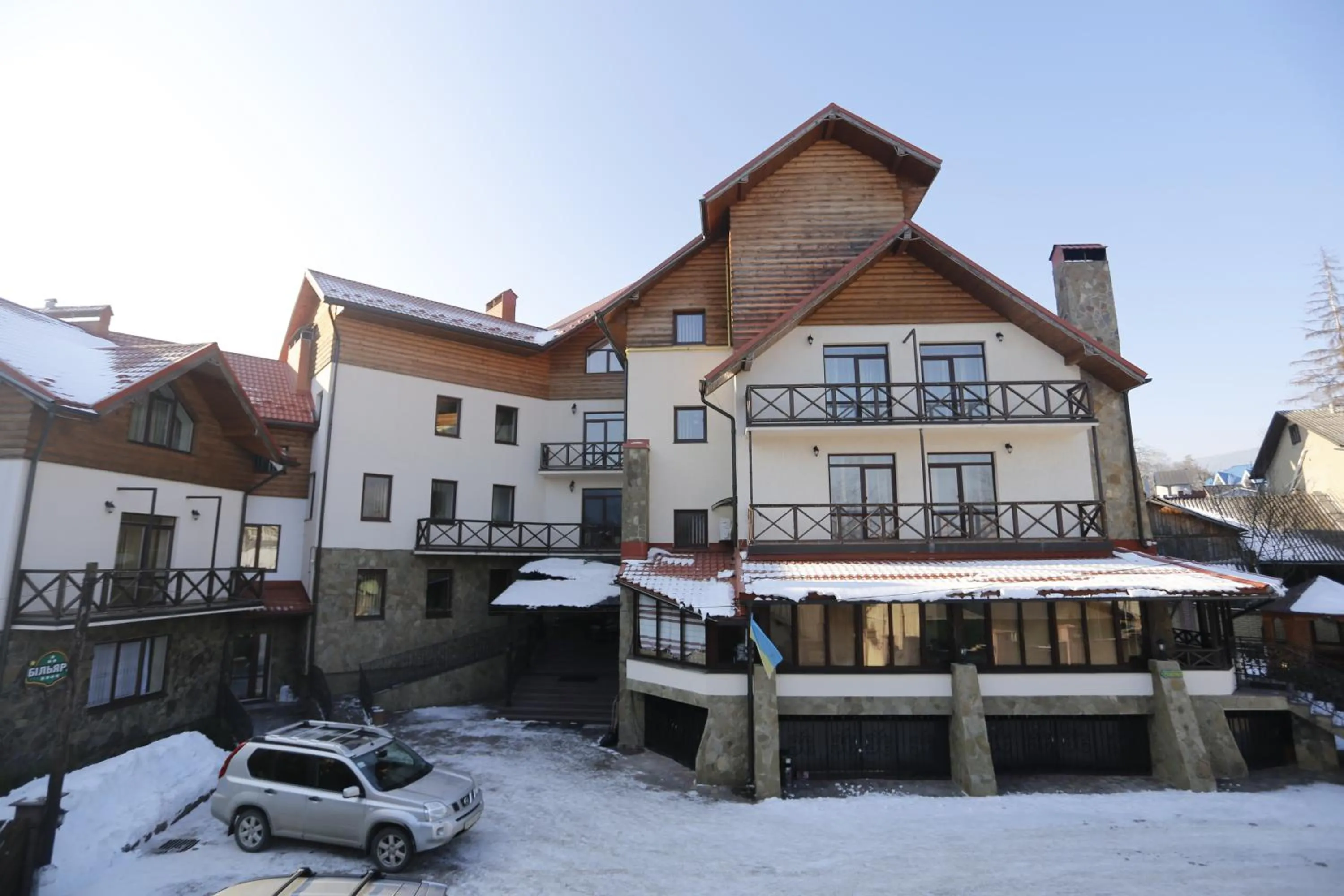 Facade/entrance in Tsvit Paporoti