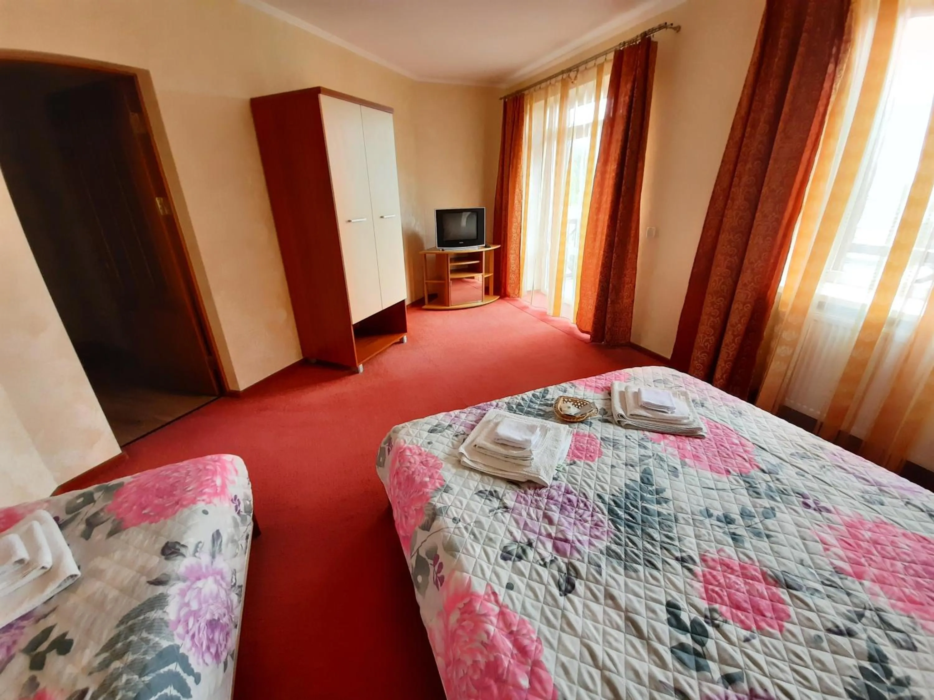 Bedroom, Bed in Tsvit Paporoti