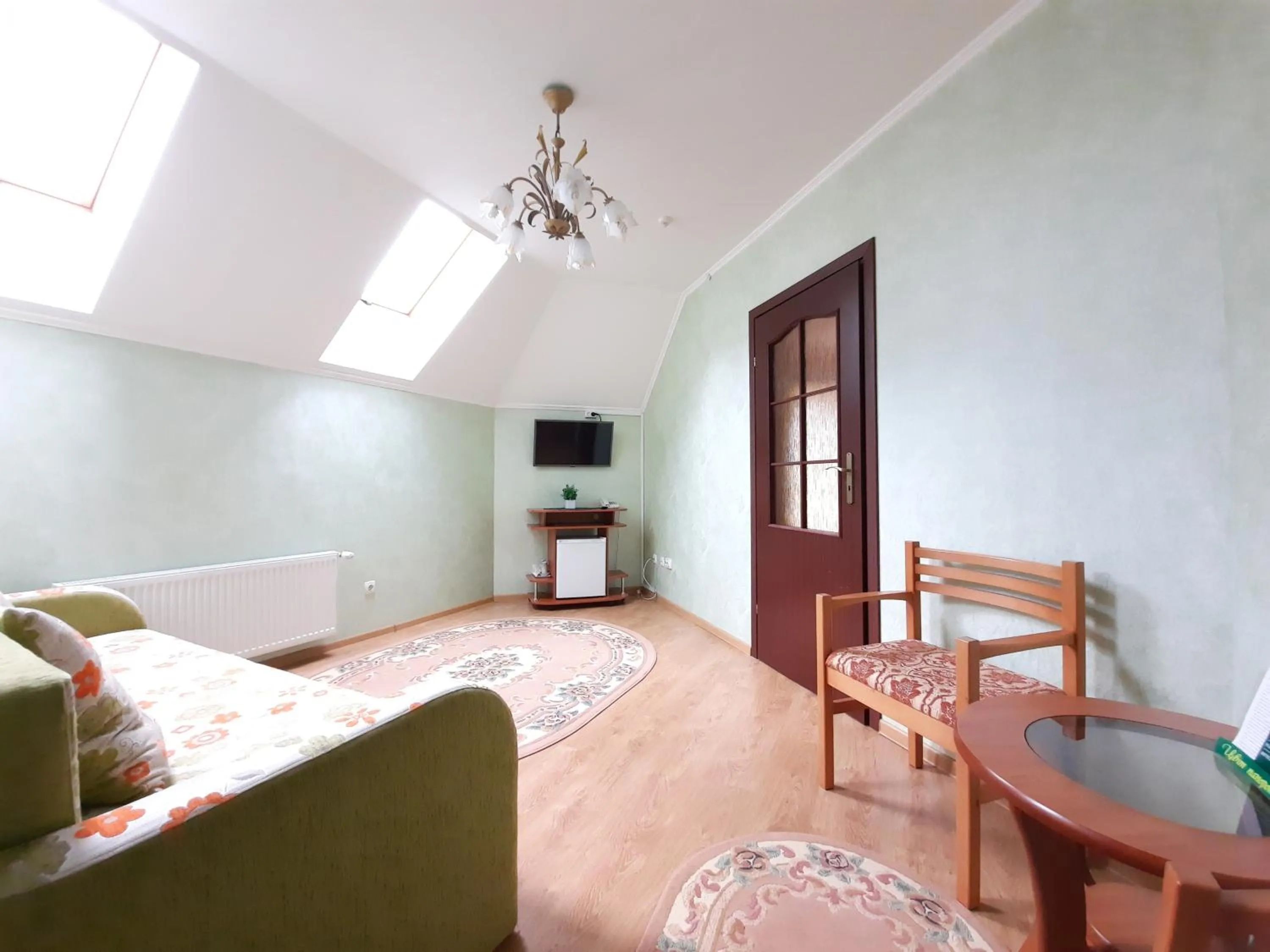 Photo of the whole room, Bed in Tsvit Paporoti