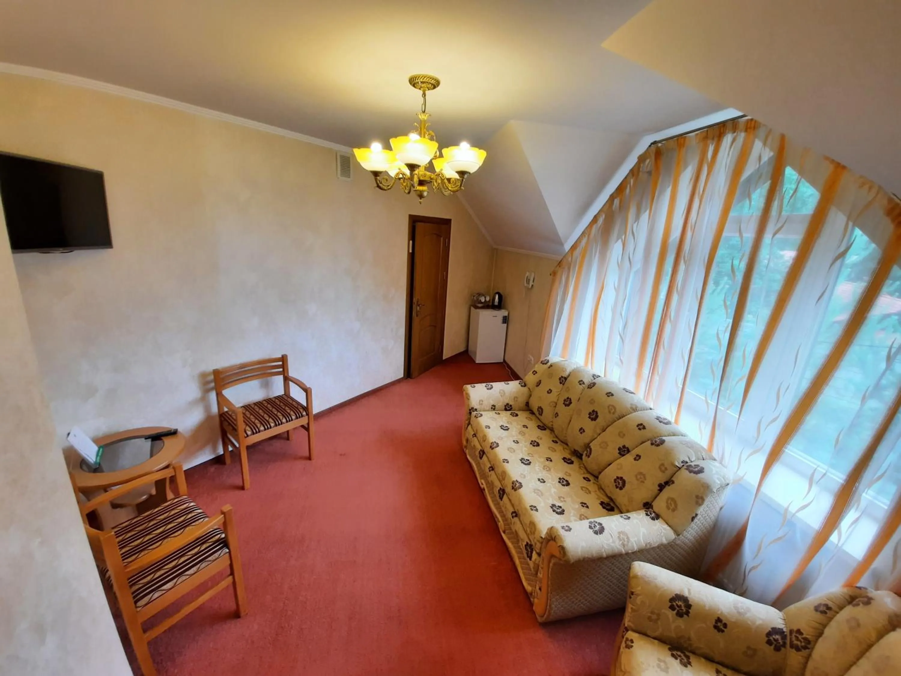 Photo of the whole room in Tsvit Paporoti