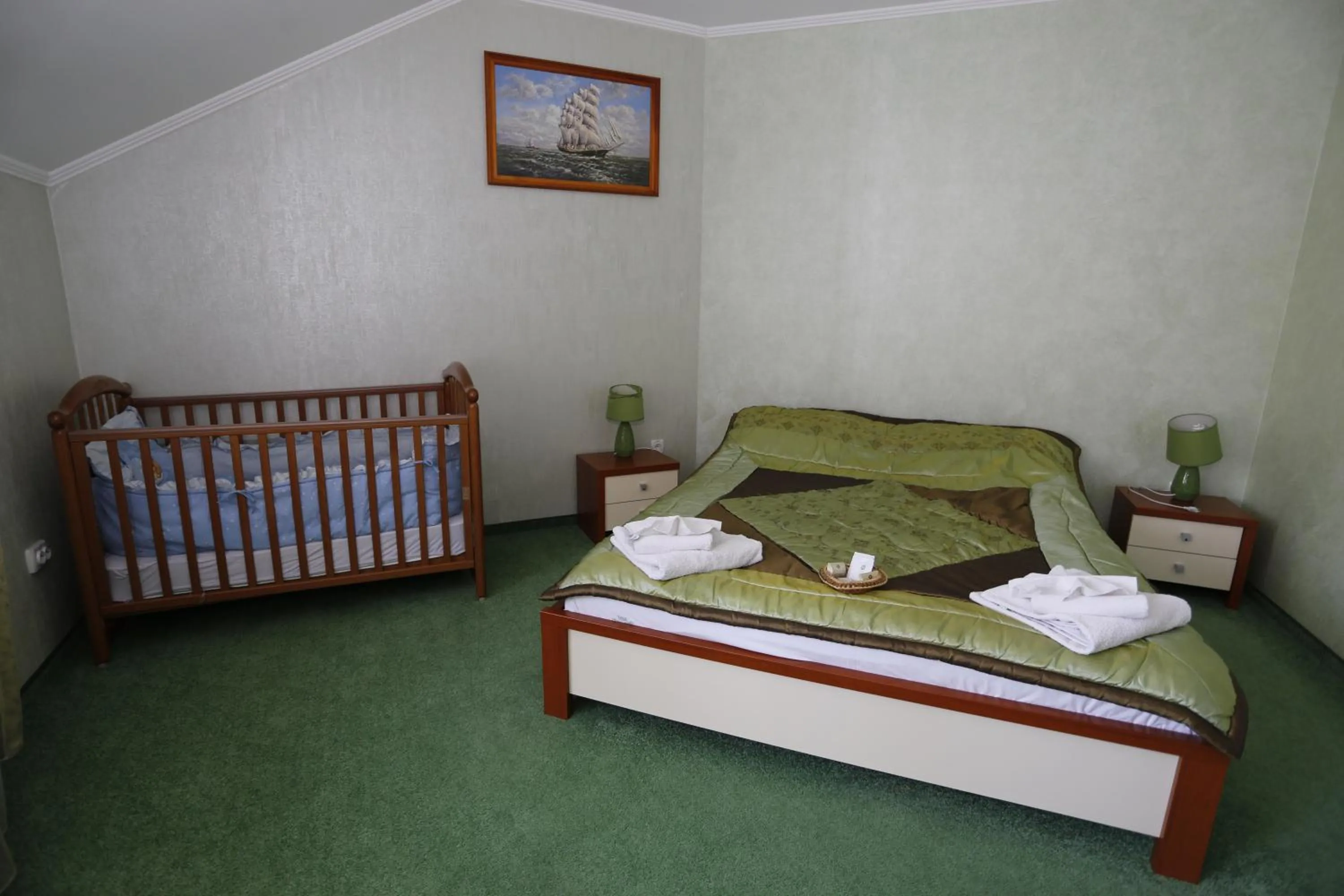 Bedroom, Bed in Tsvit Paporoti