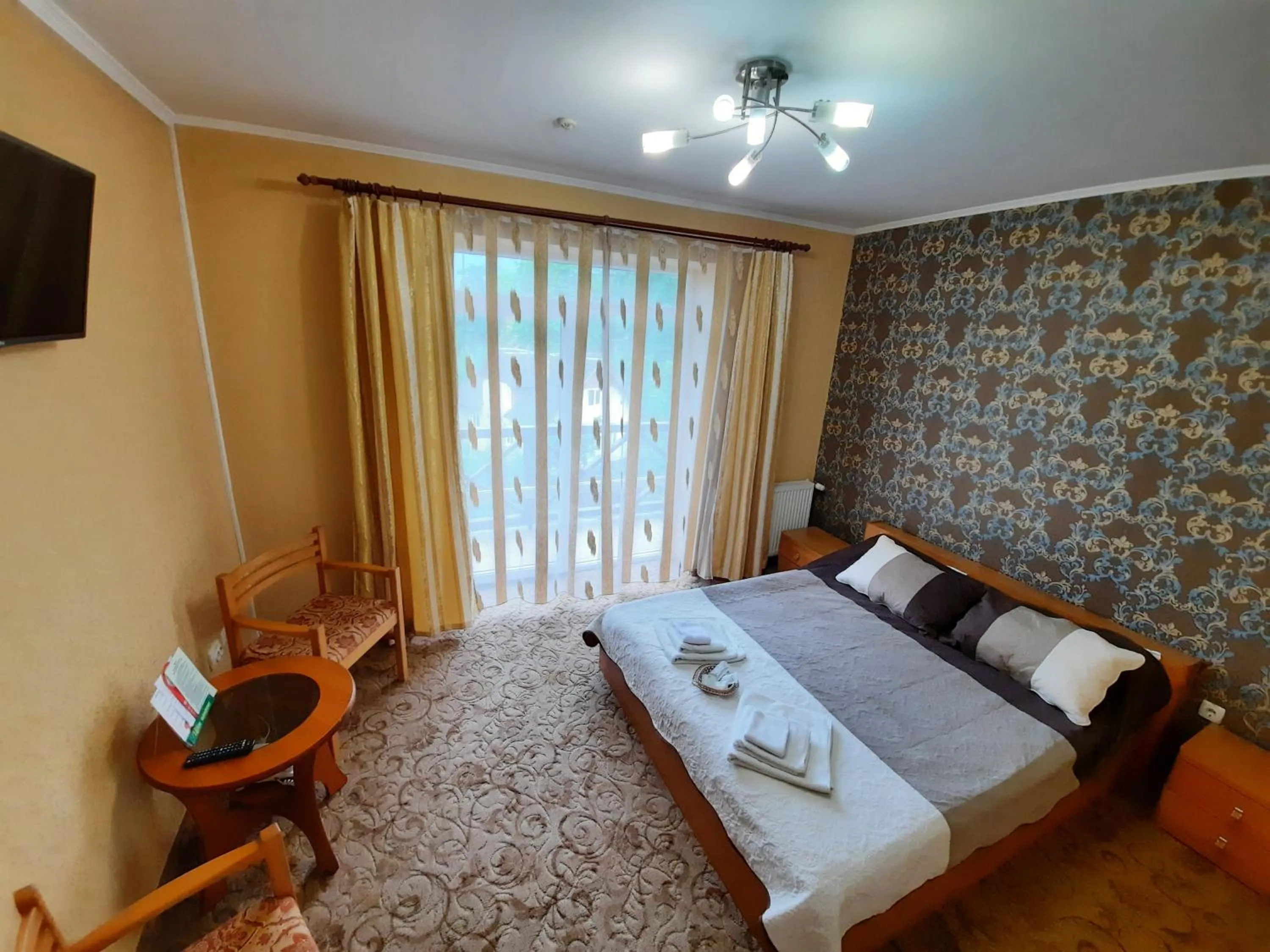 Photo of the whole room, Bed in Tsvit Paporoti