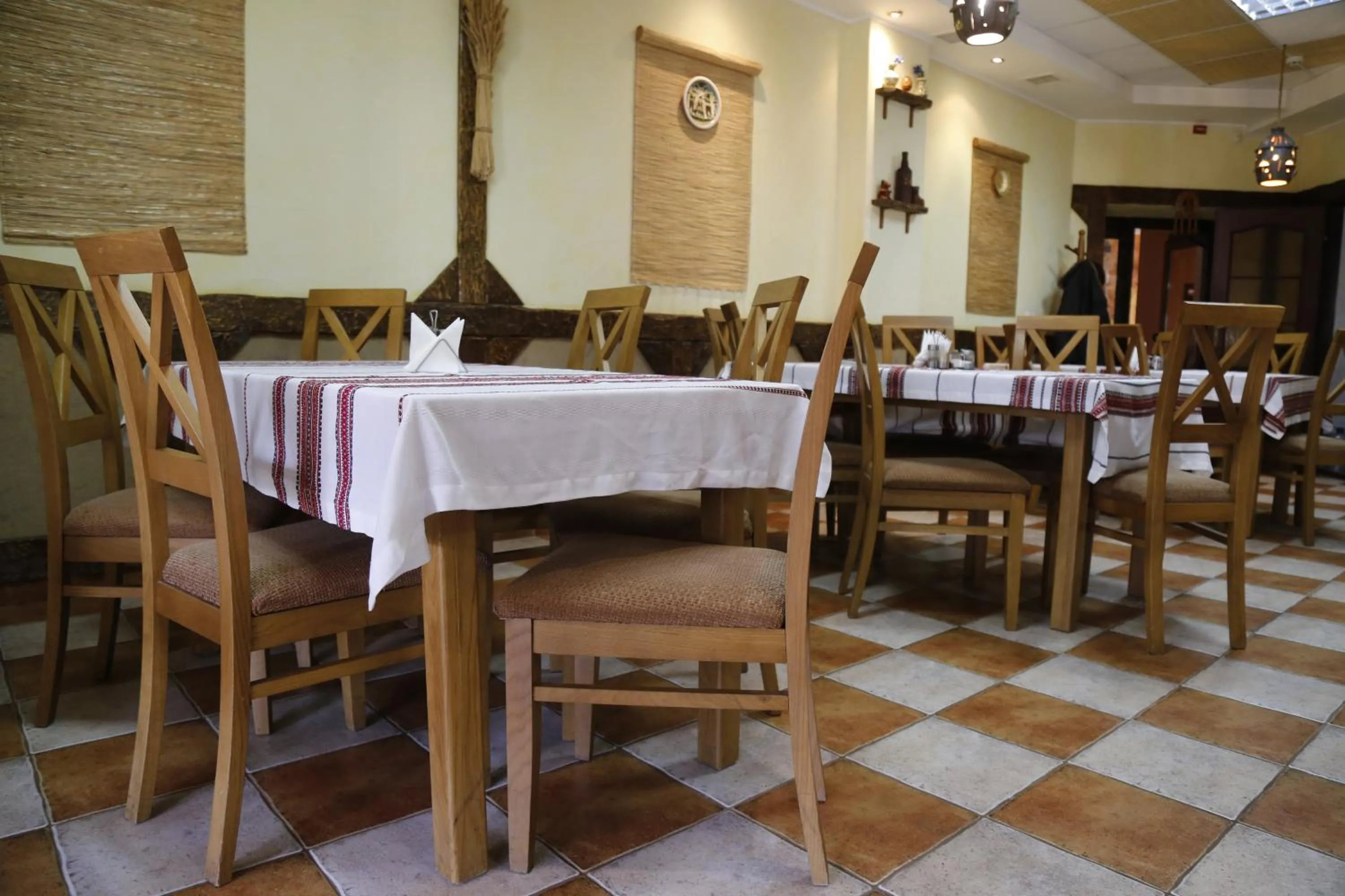 Restaurant/places to eat in Tsvit Paporoti