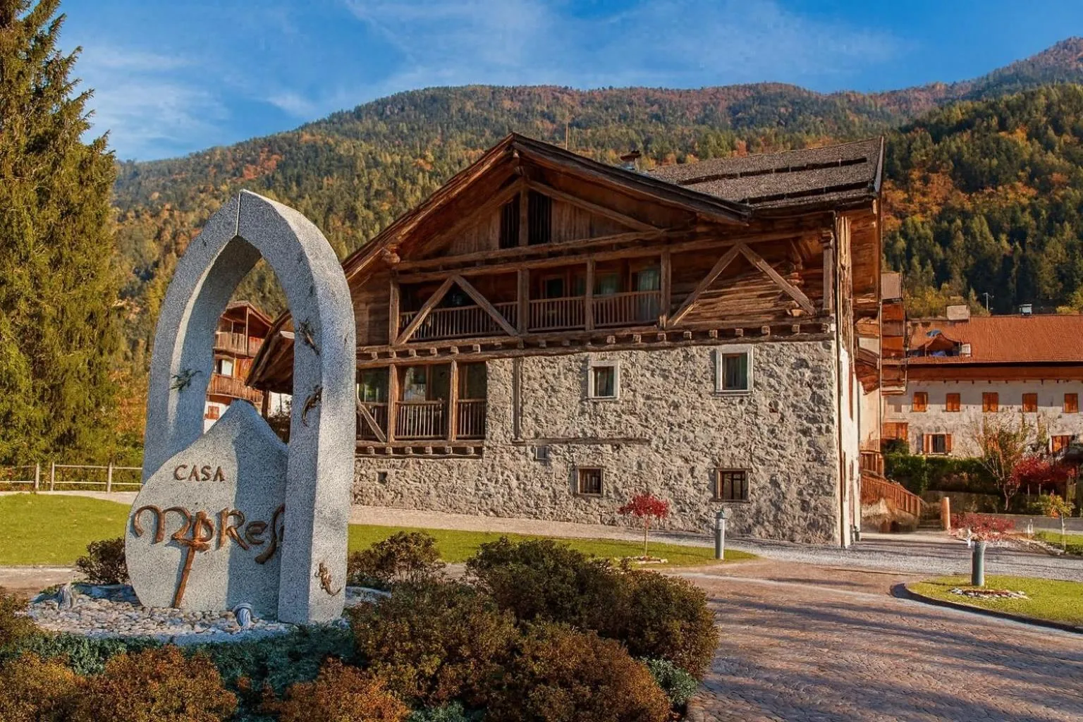 Property building in Casa Moresc