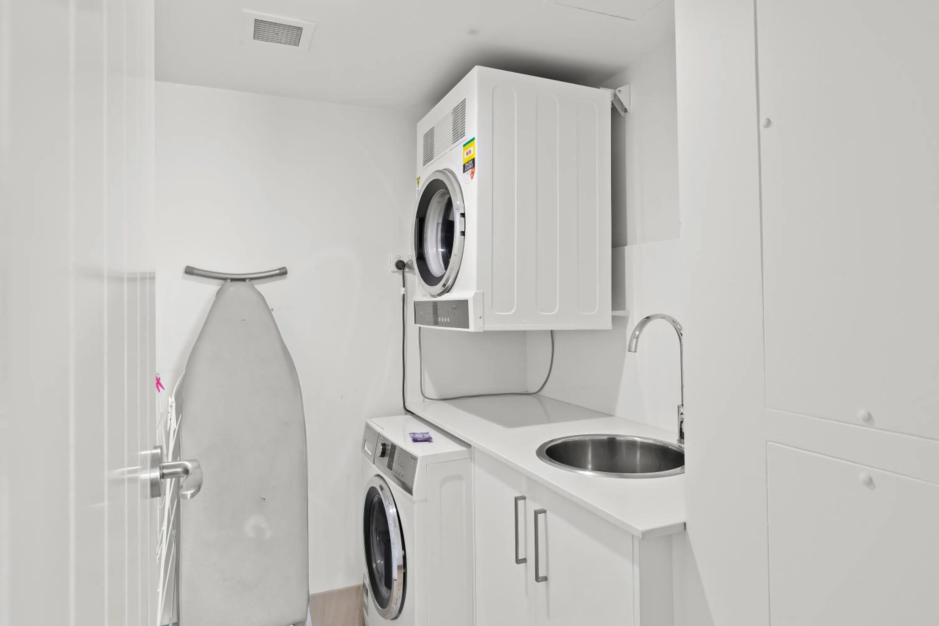 washing machine in Gemini Court Holiday Apartments