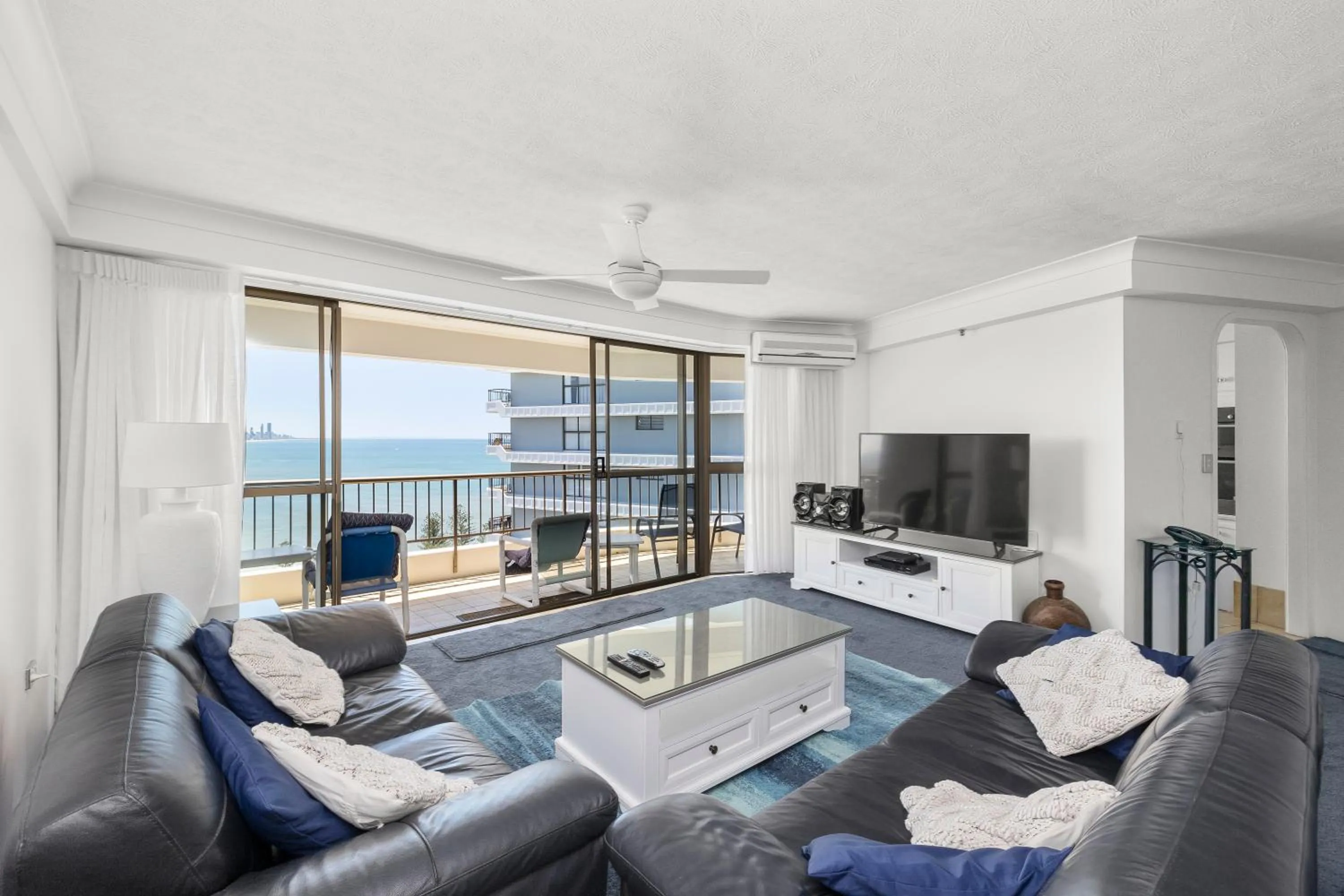 TV and multimedia in Gemini Court Holiday Apartments