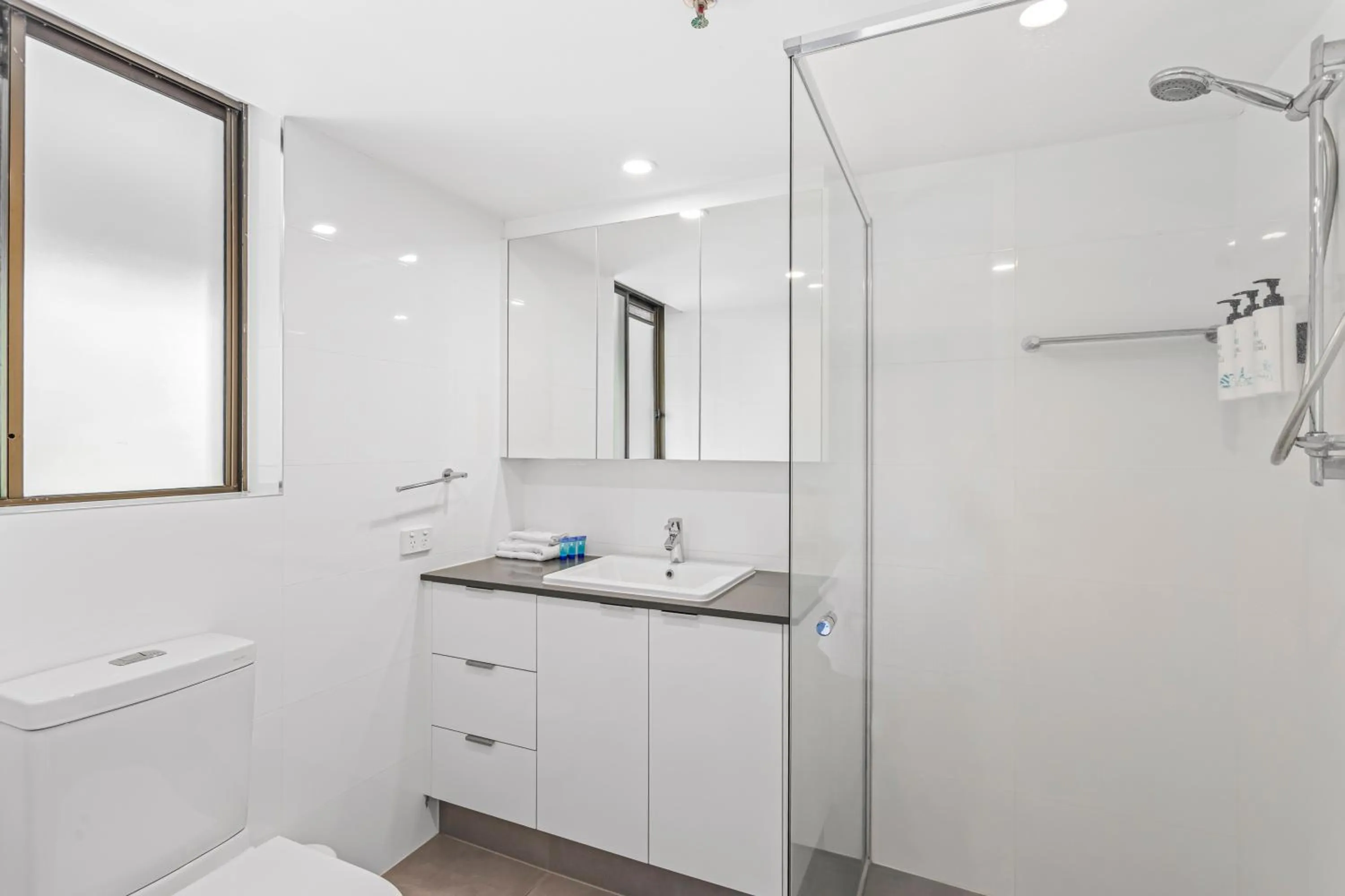 Shower in Gemini Court Holiday Apartments