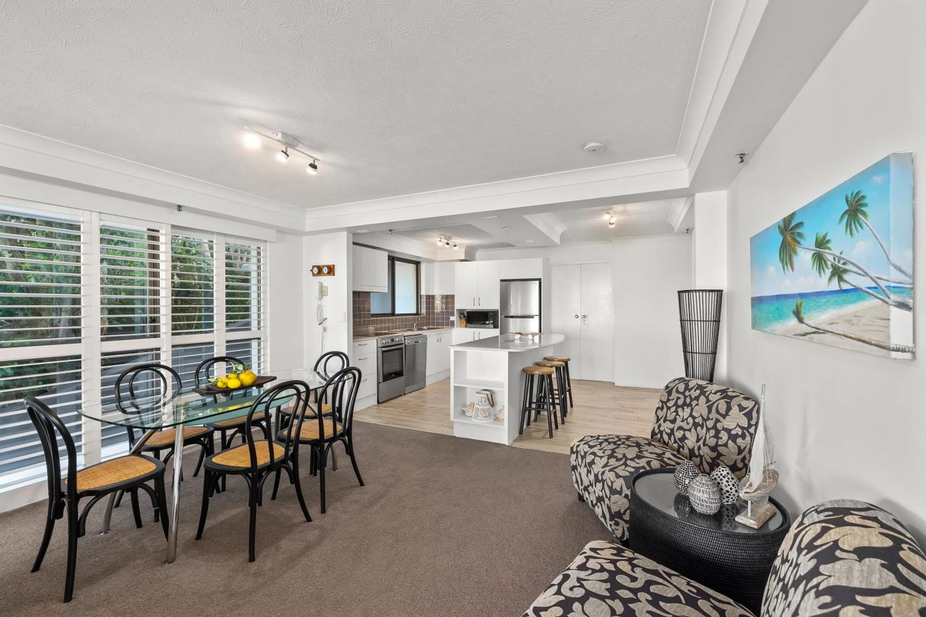 Dining area in Gemini Court Holiday Apartments