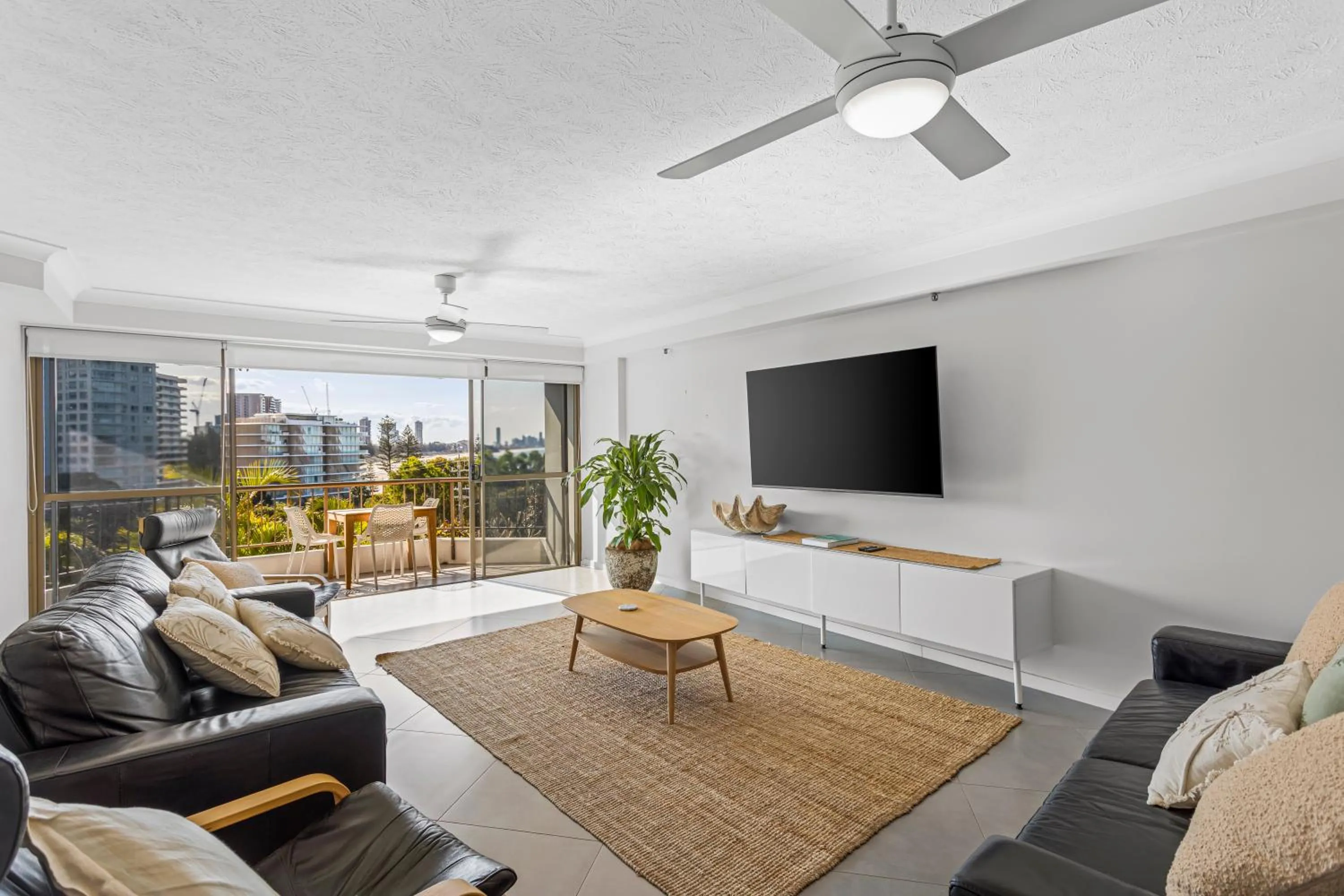 TV and multimedia in Gemini Court Holiday Apartments