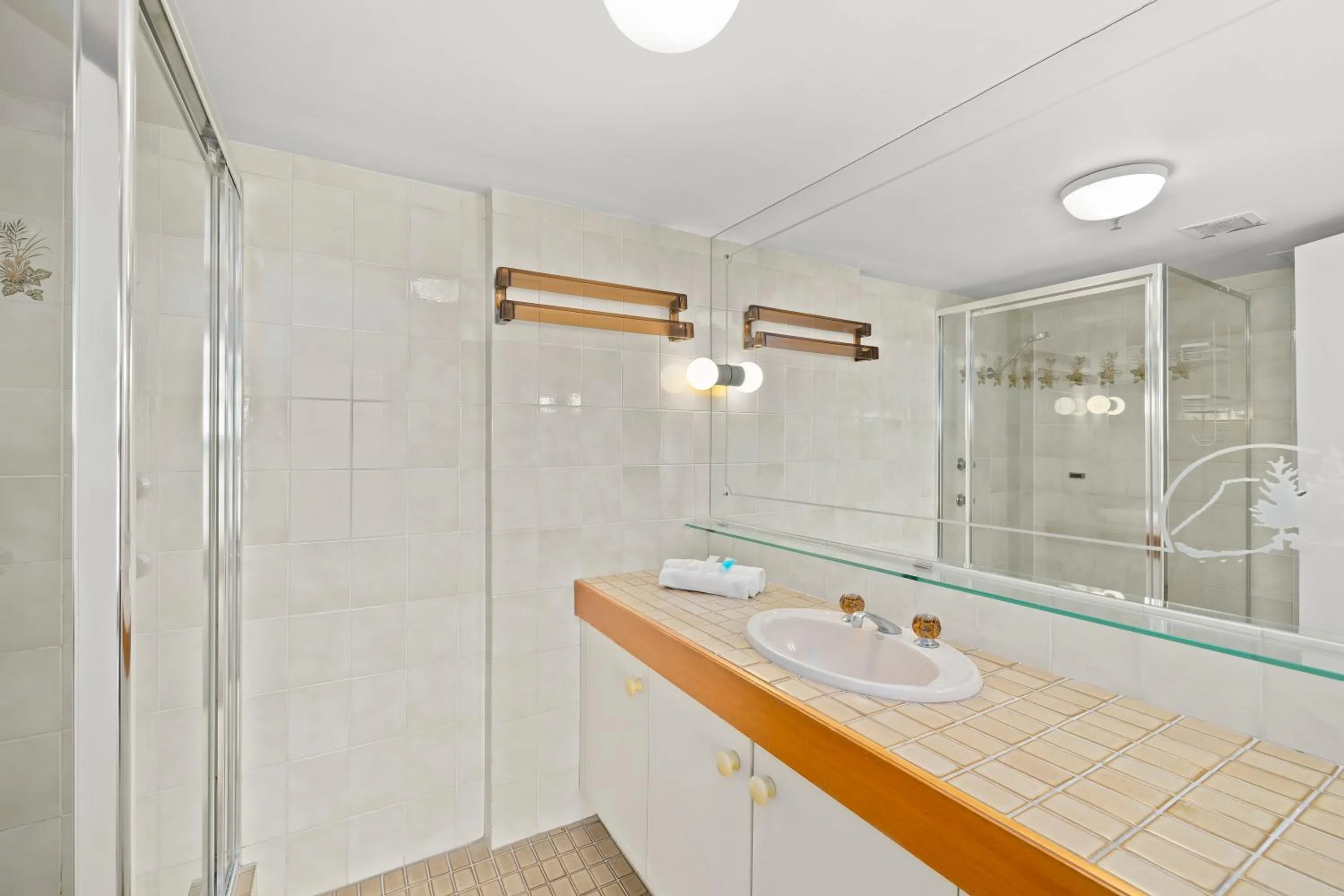 Shower in Gemini Court Holiday Apartments