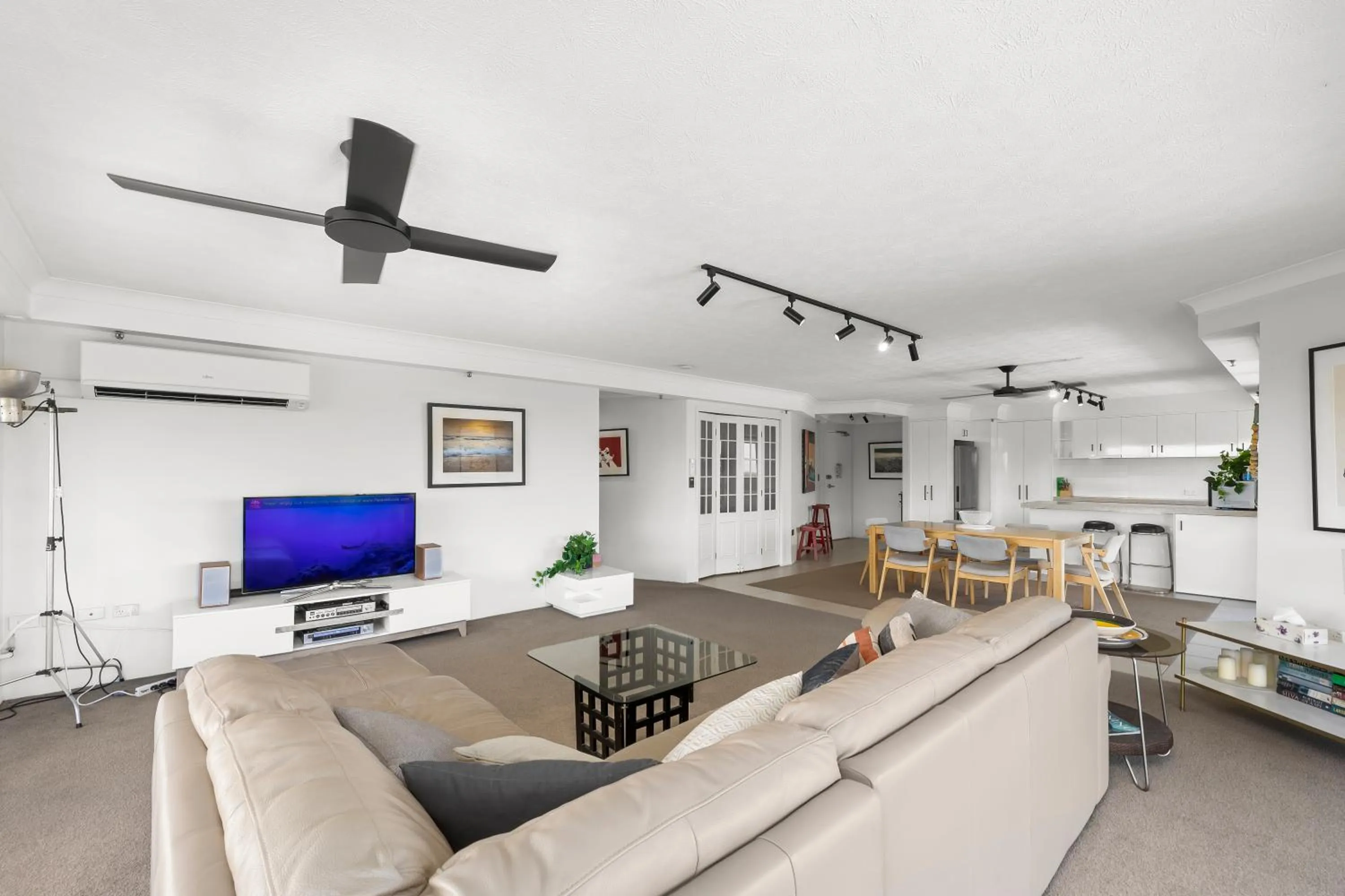 TV and multimedia in Gemini Court Holiday Apartments