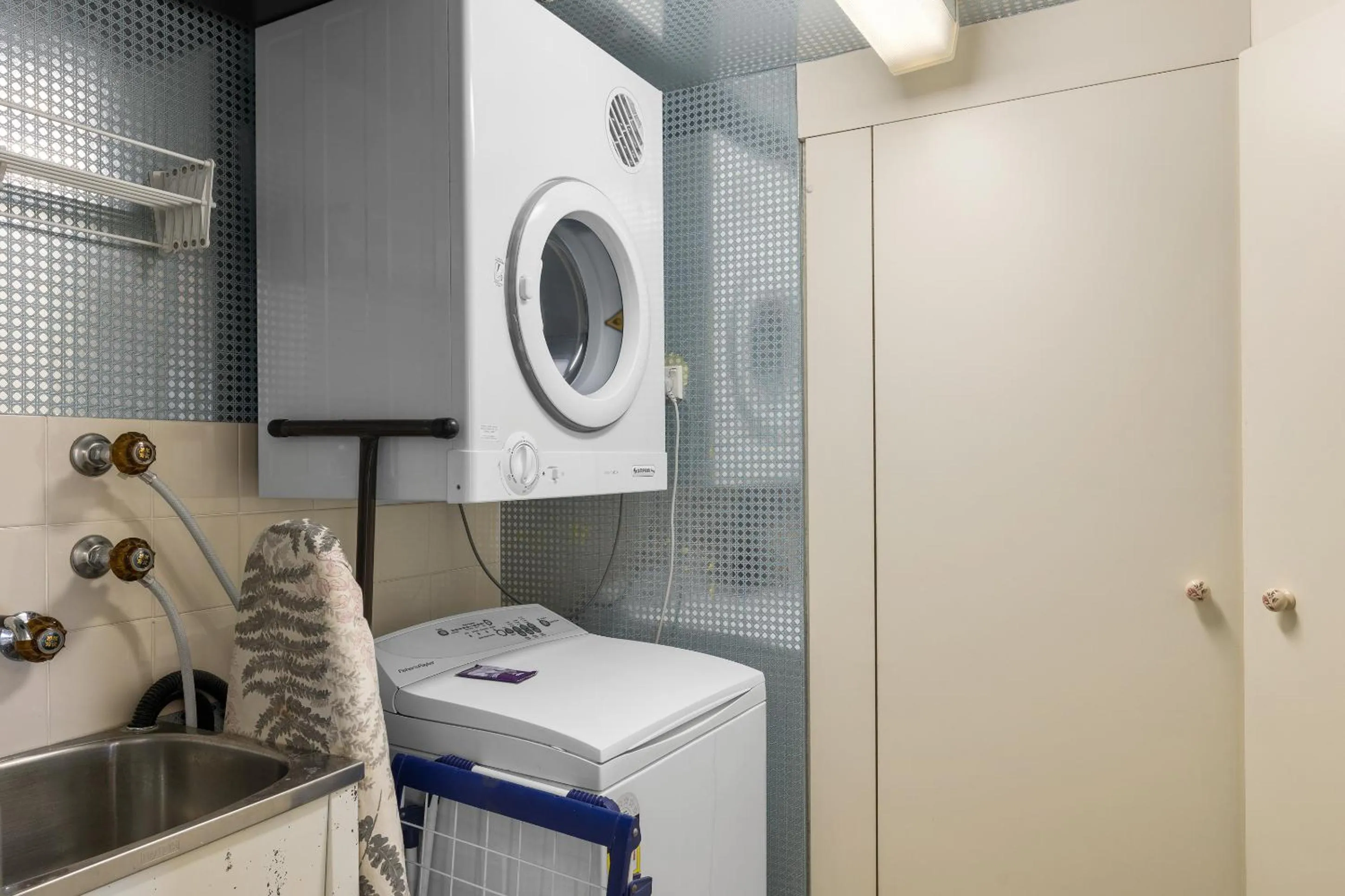 laundry in Gemini Court Holiday Apartments