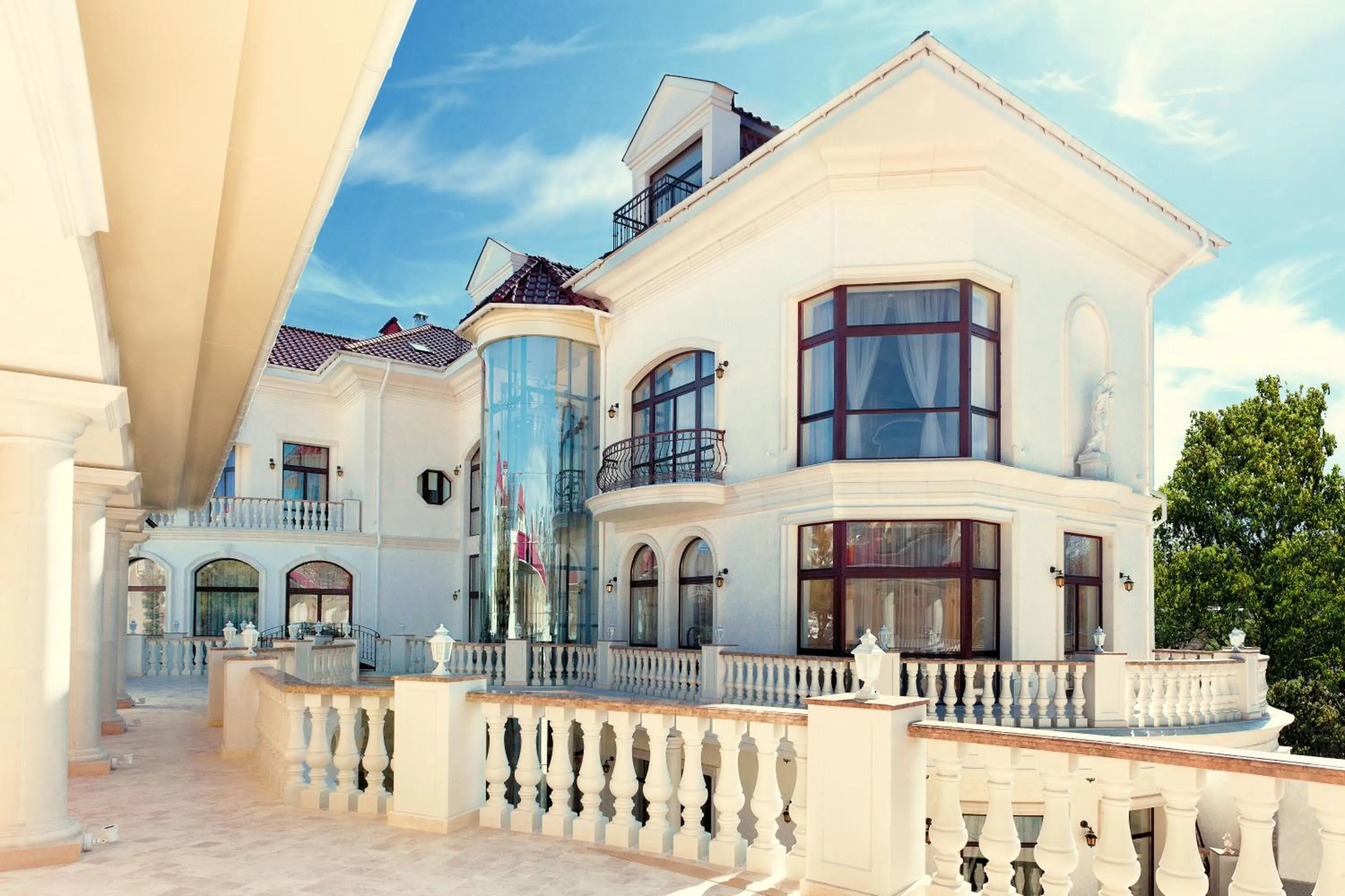 Facade/entrance in Villa Le Premier - Maestro