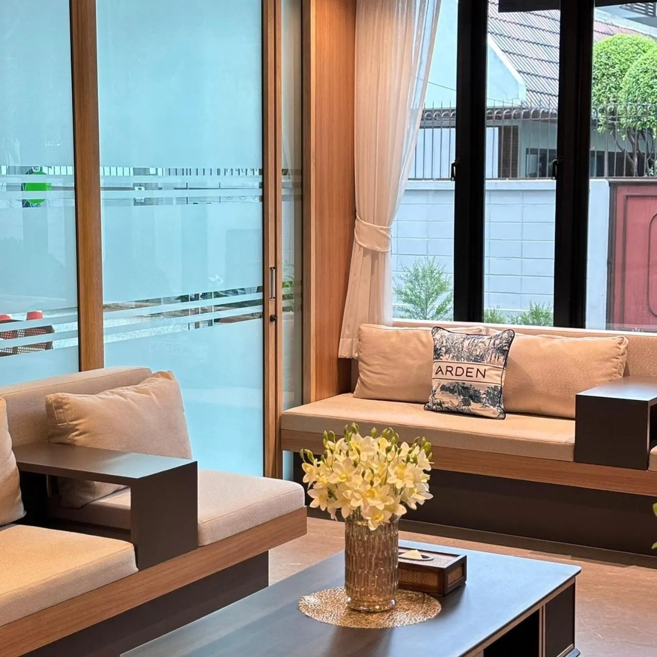 Communal lounge/ TV room in Patra Phrasing Boutique Hotel