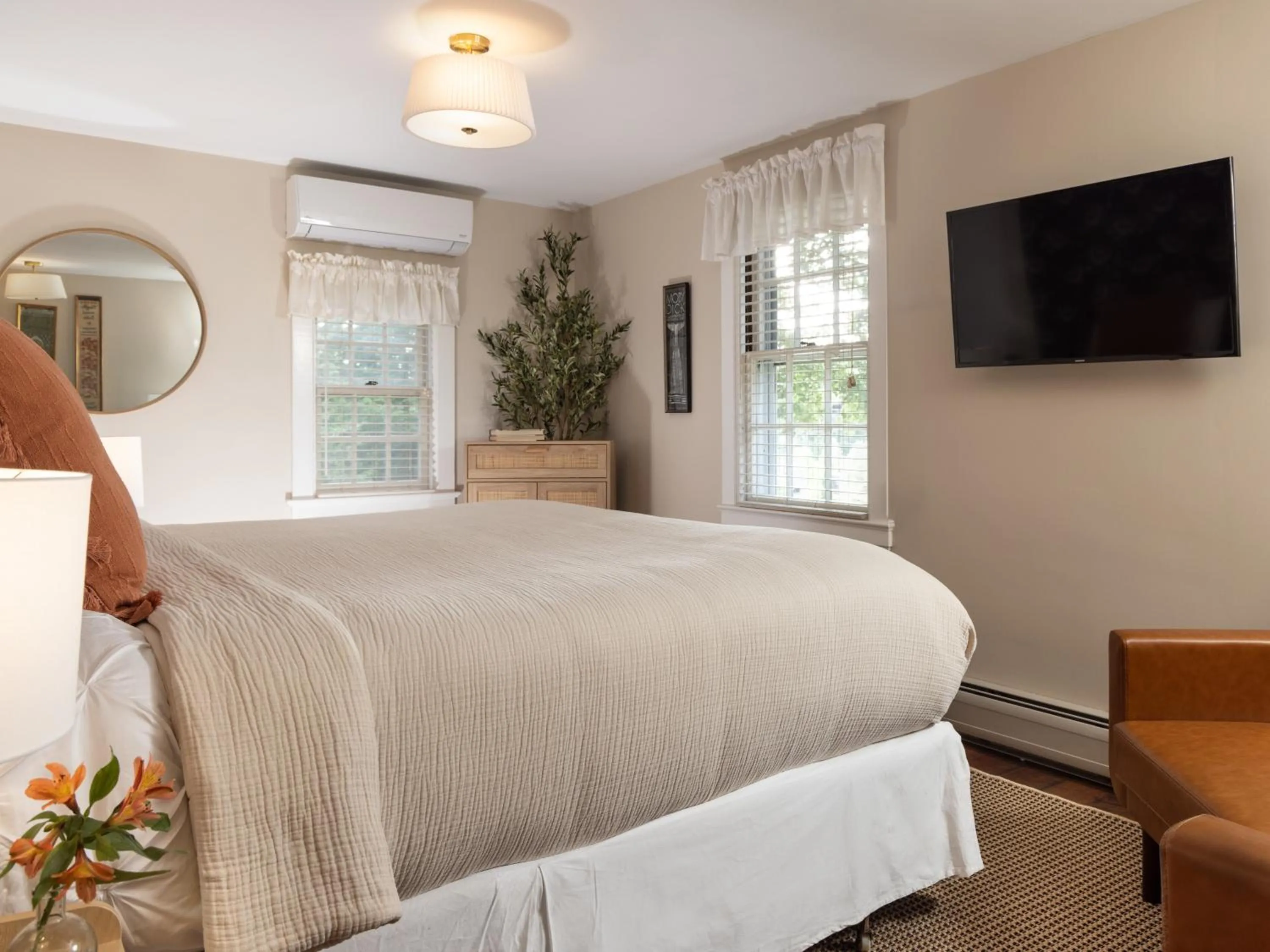 King Room or Two Twin Beds - Zachary in Devonfield Inn