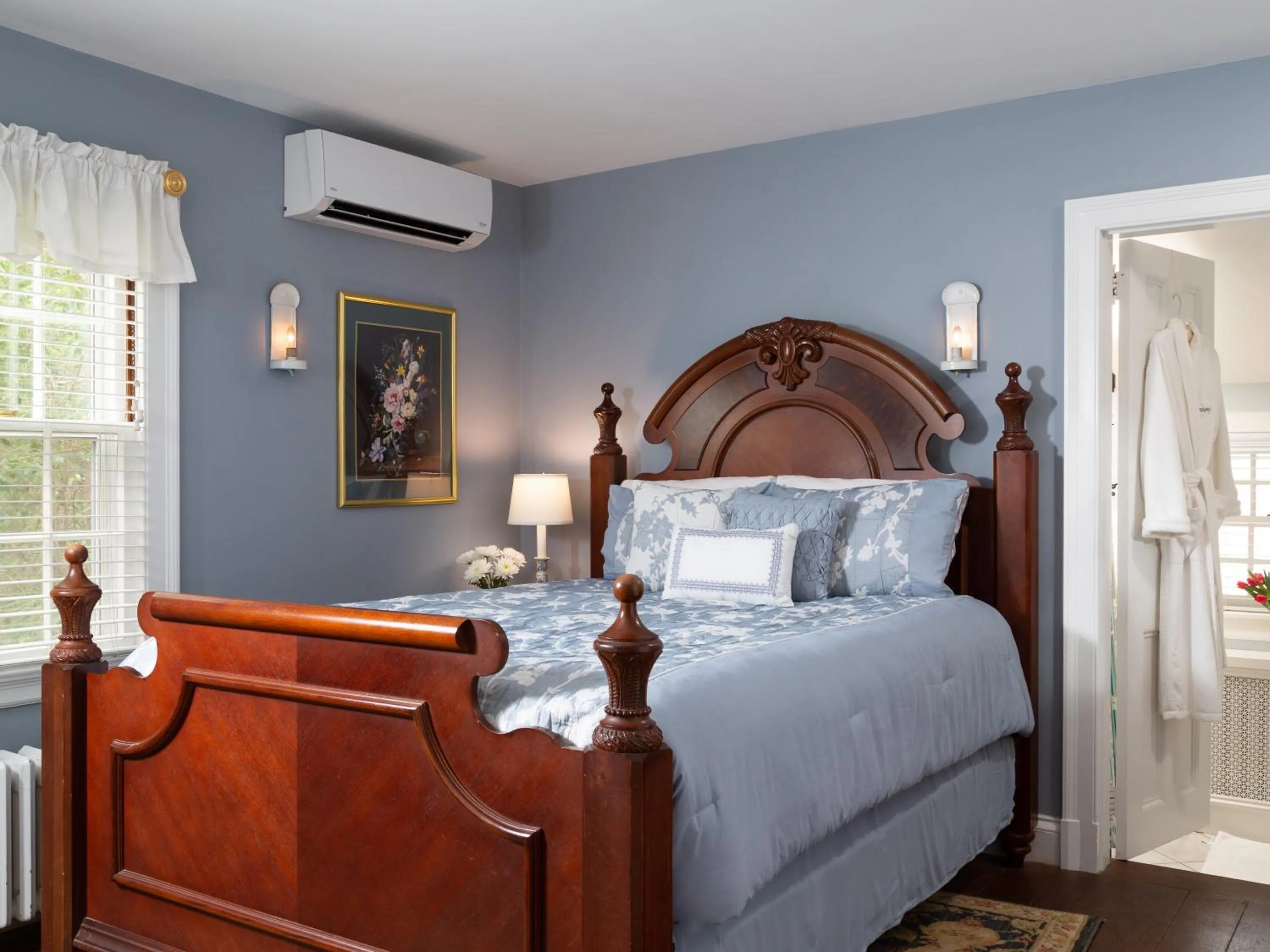 Queen Room - Jennifer in Devonfield Inn