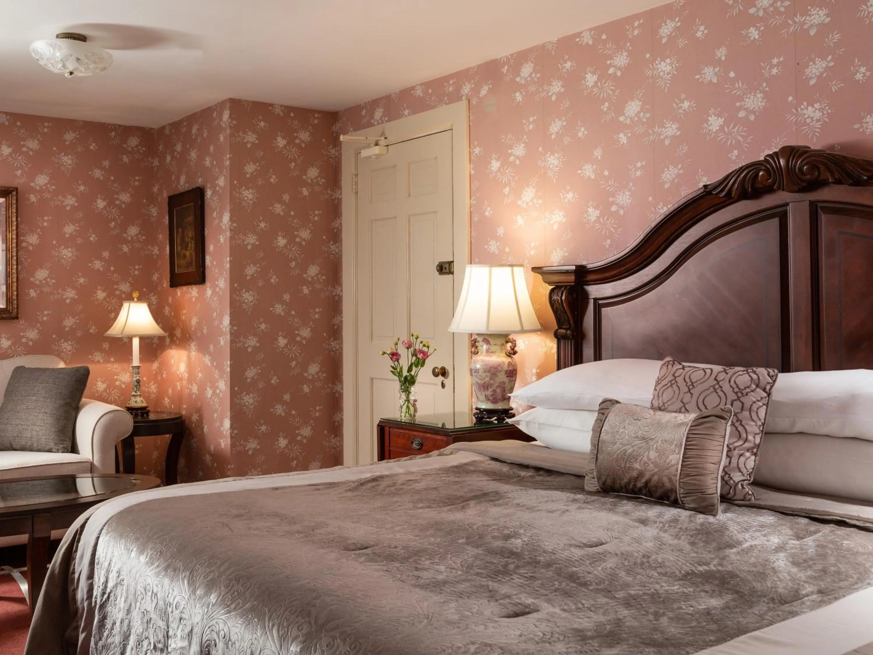 King Room in Devonfield Inn