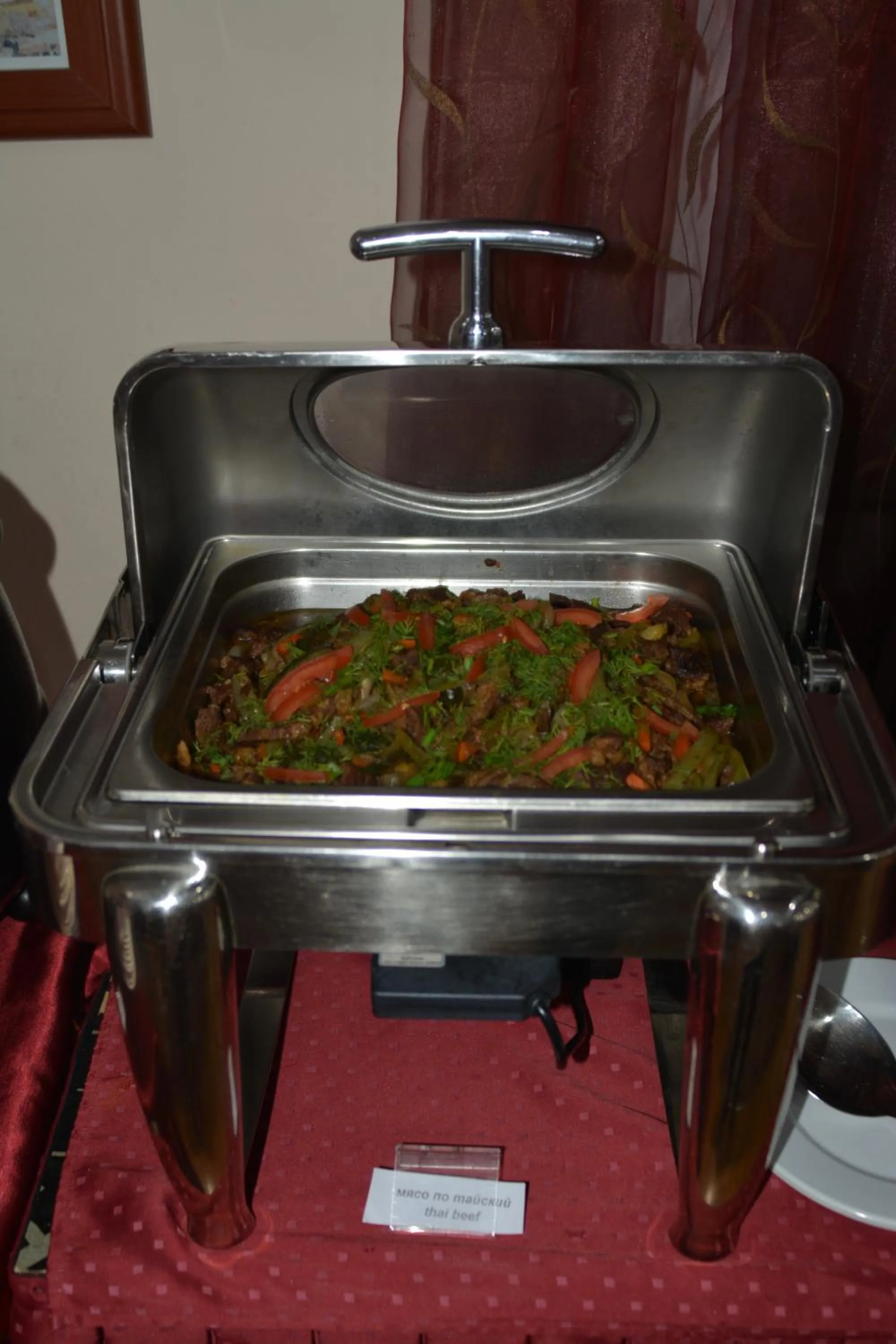 Restaurant/places to eat in Green Hotel