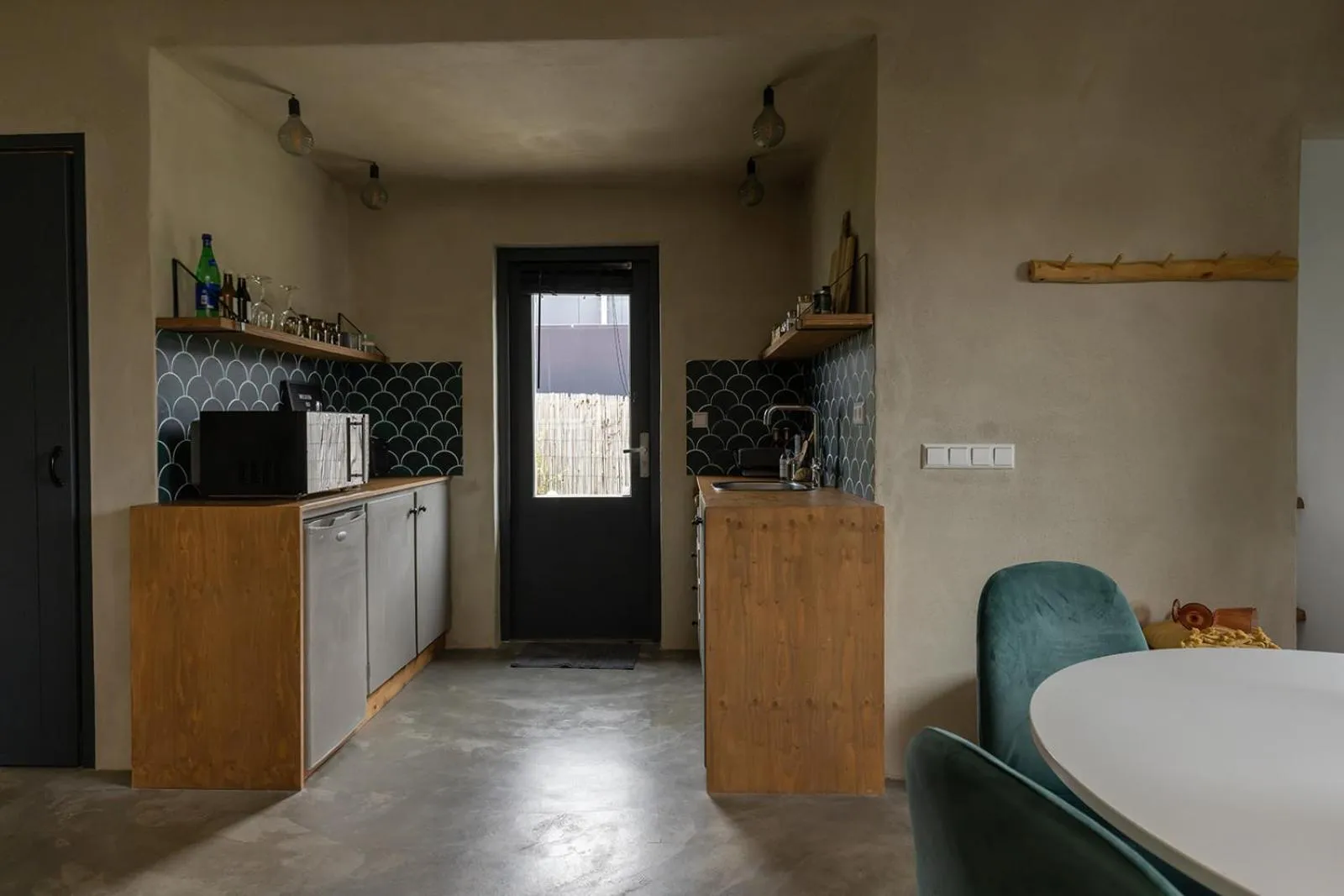 Kitchen or kitchenette in De oude slaght- luxe suite met buitensauna