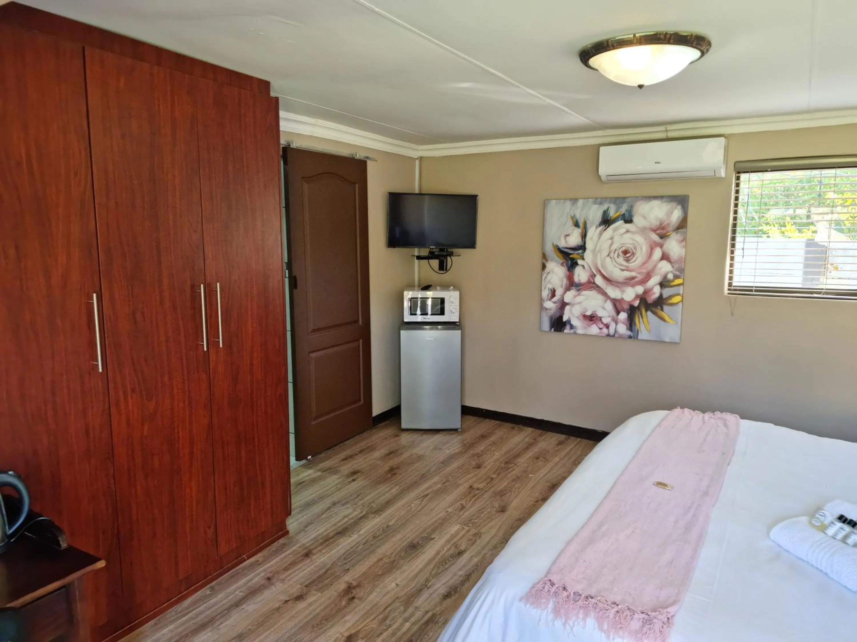 View (from property/room), Bed in Heimat Guesthouse