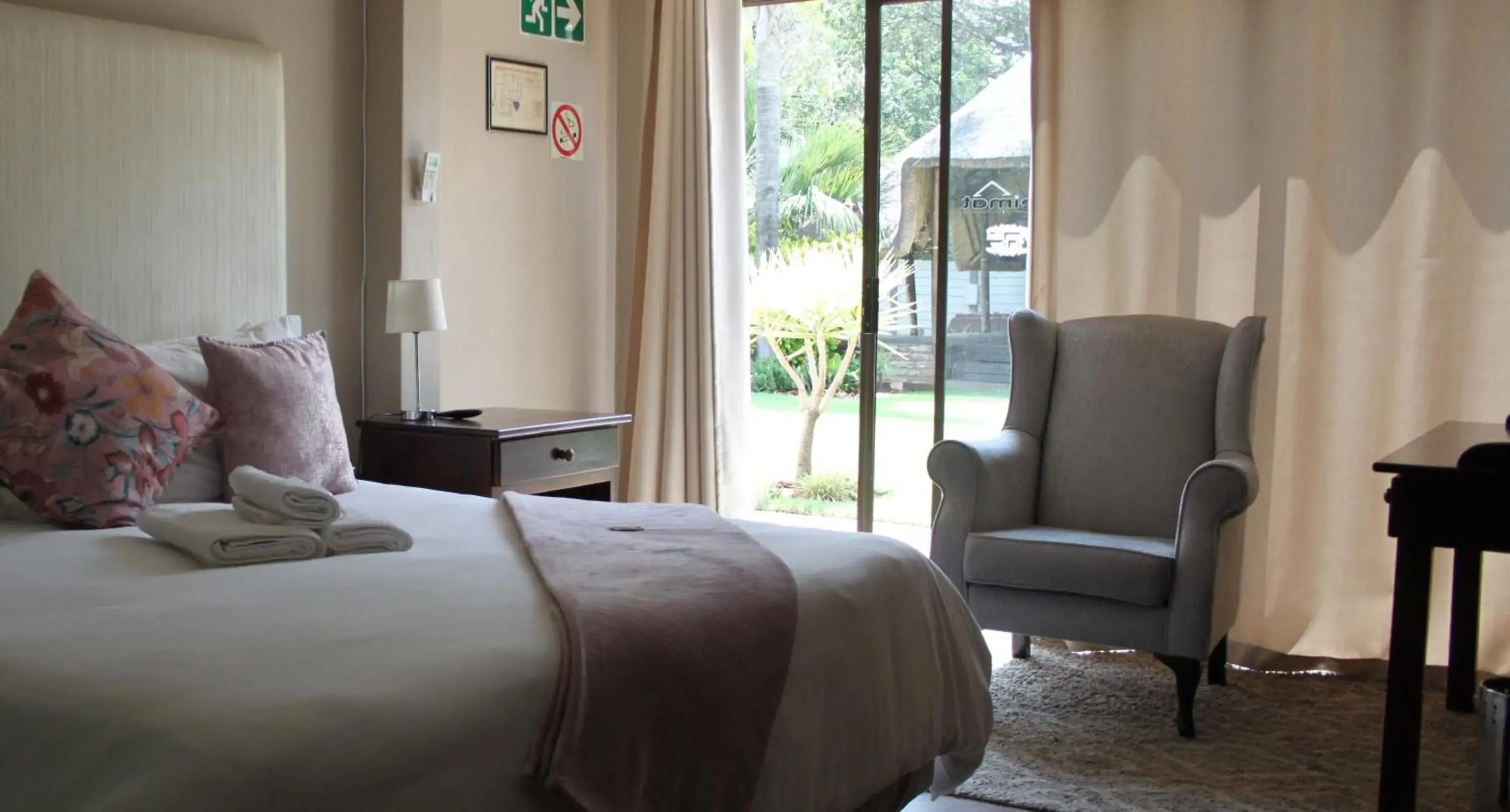 Deluxe Twin Room - single occupancy in Heimat Guesthouse Deluxe Twin Room - single occupancy in Heimat Guesthouse