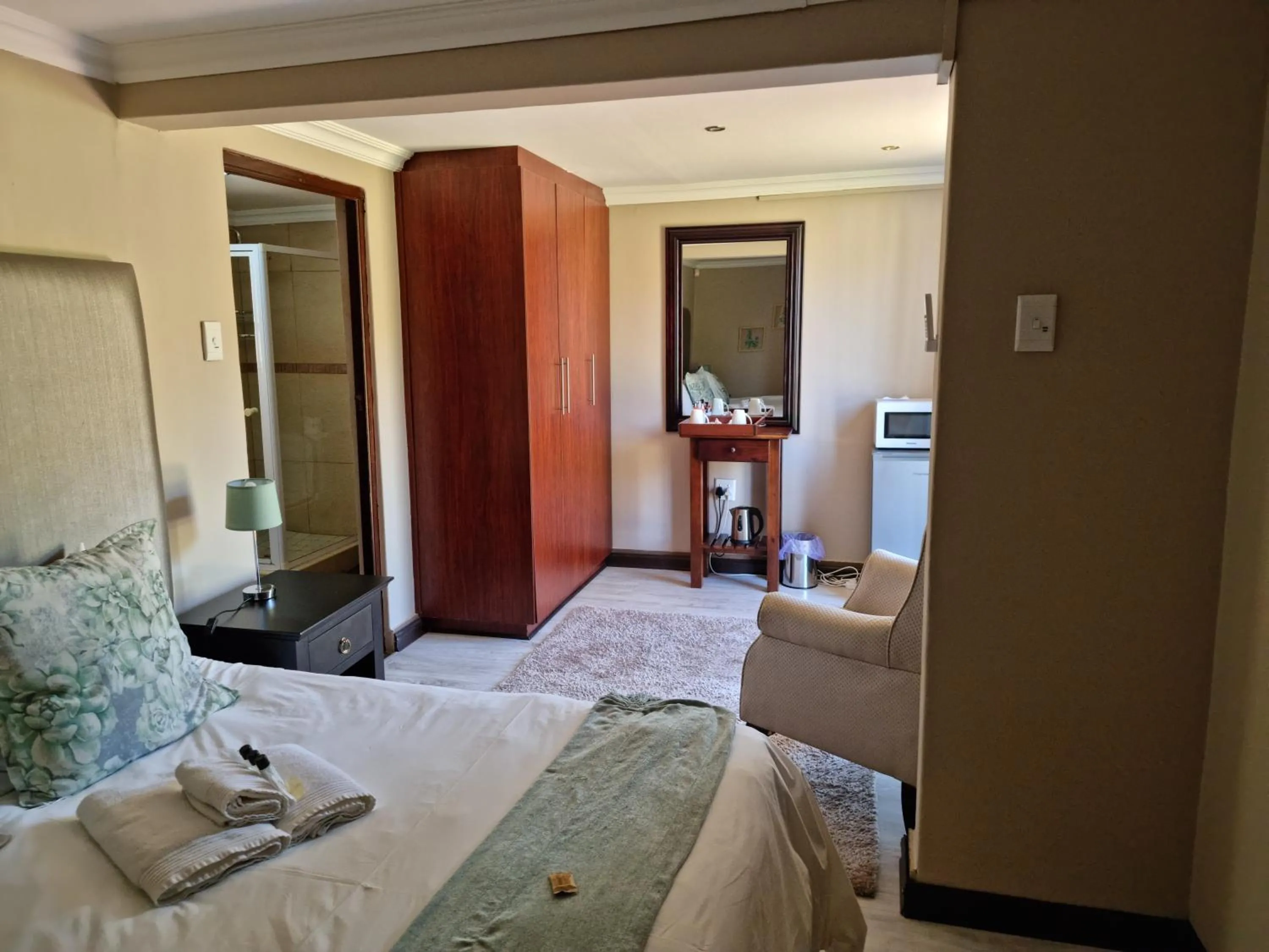 Photo of the whole room, Bed in Heimat Guesthouse