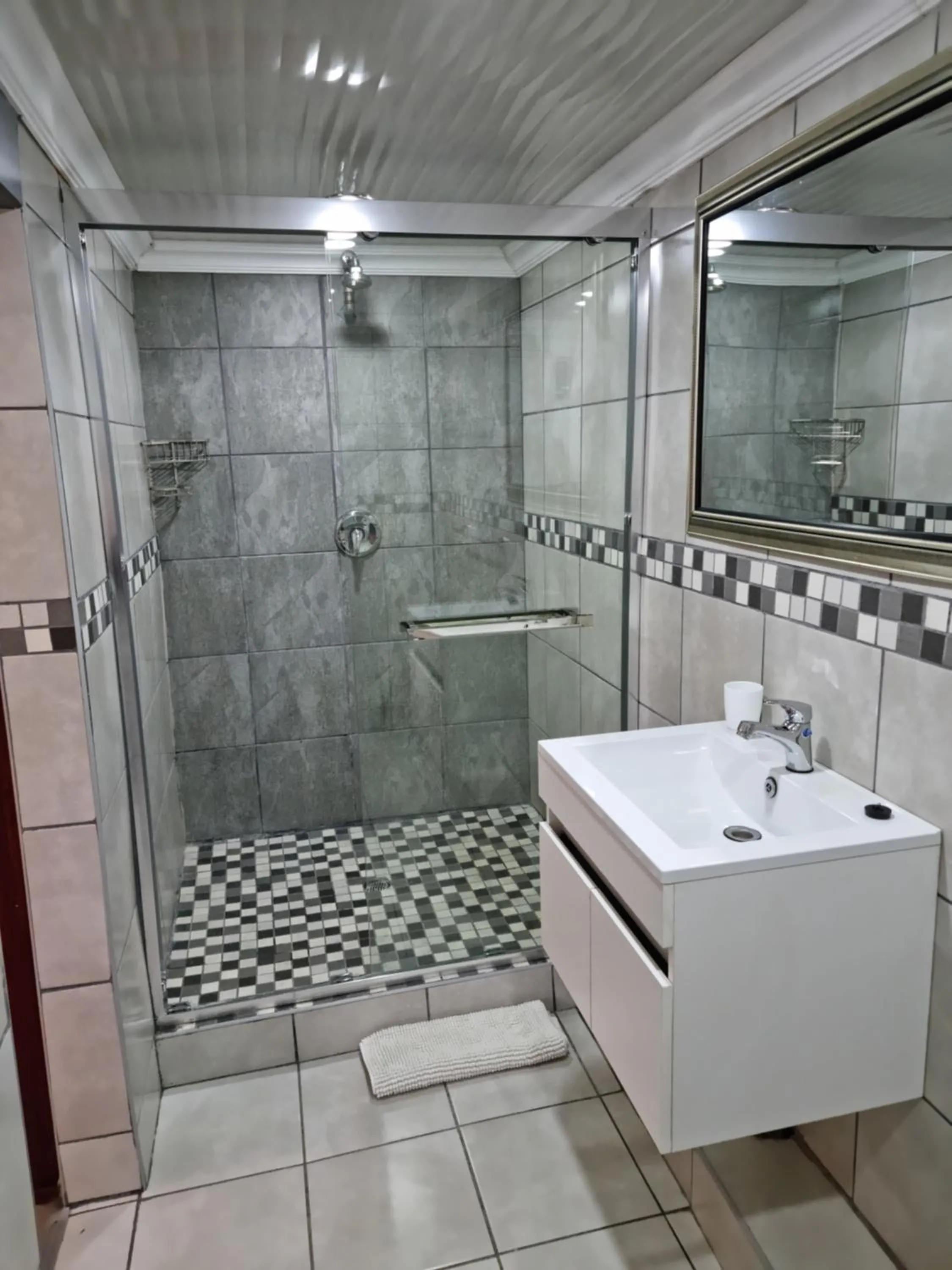 Bathroom in Heimat Guesthouse