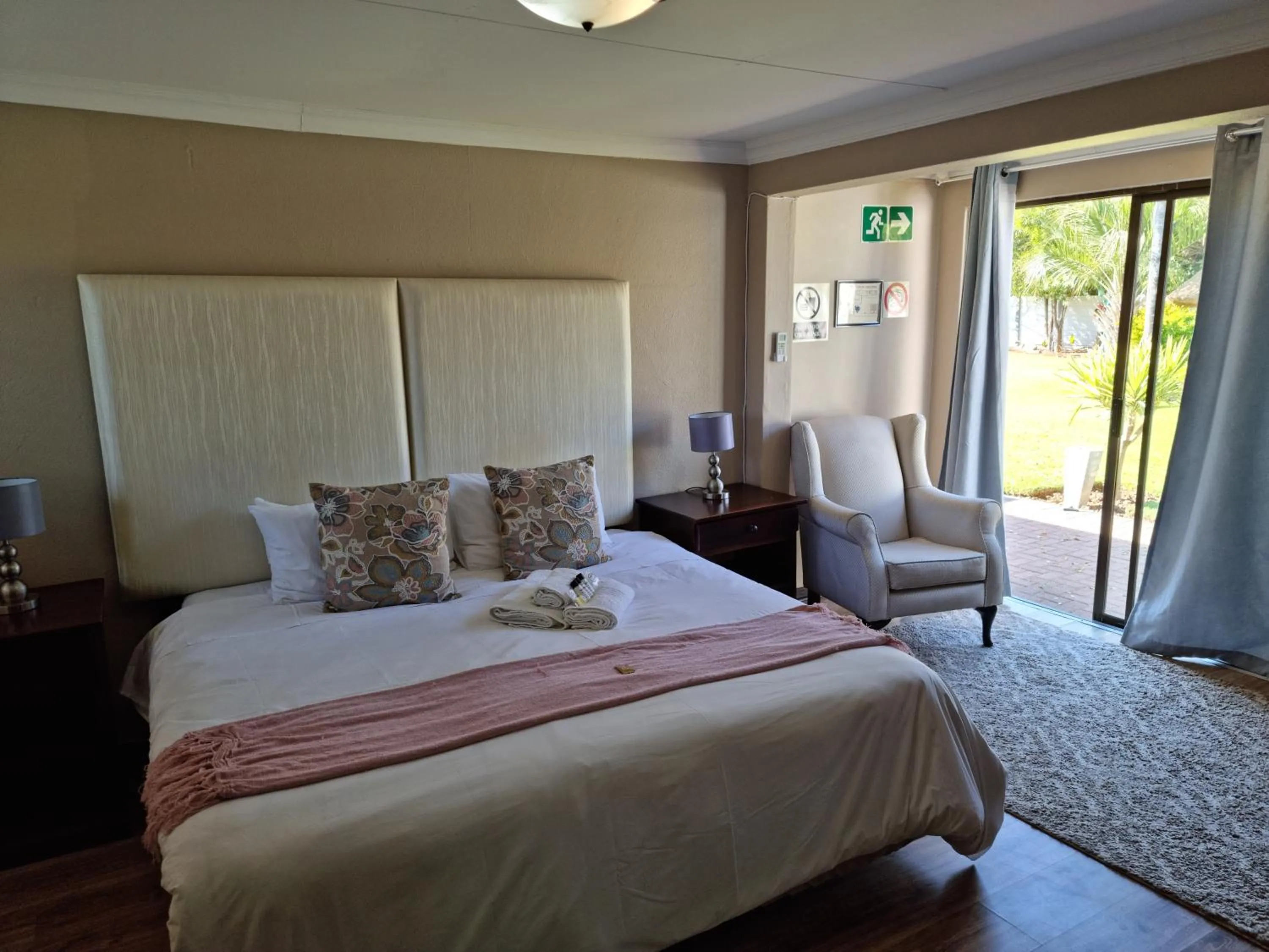 Bedroom, Bed in Heimat Guesthouse