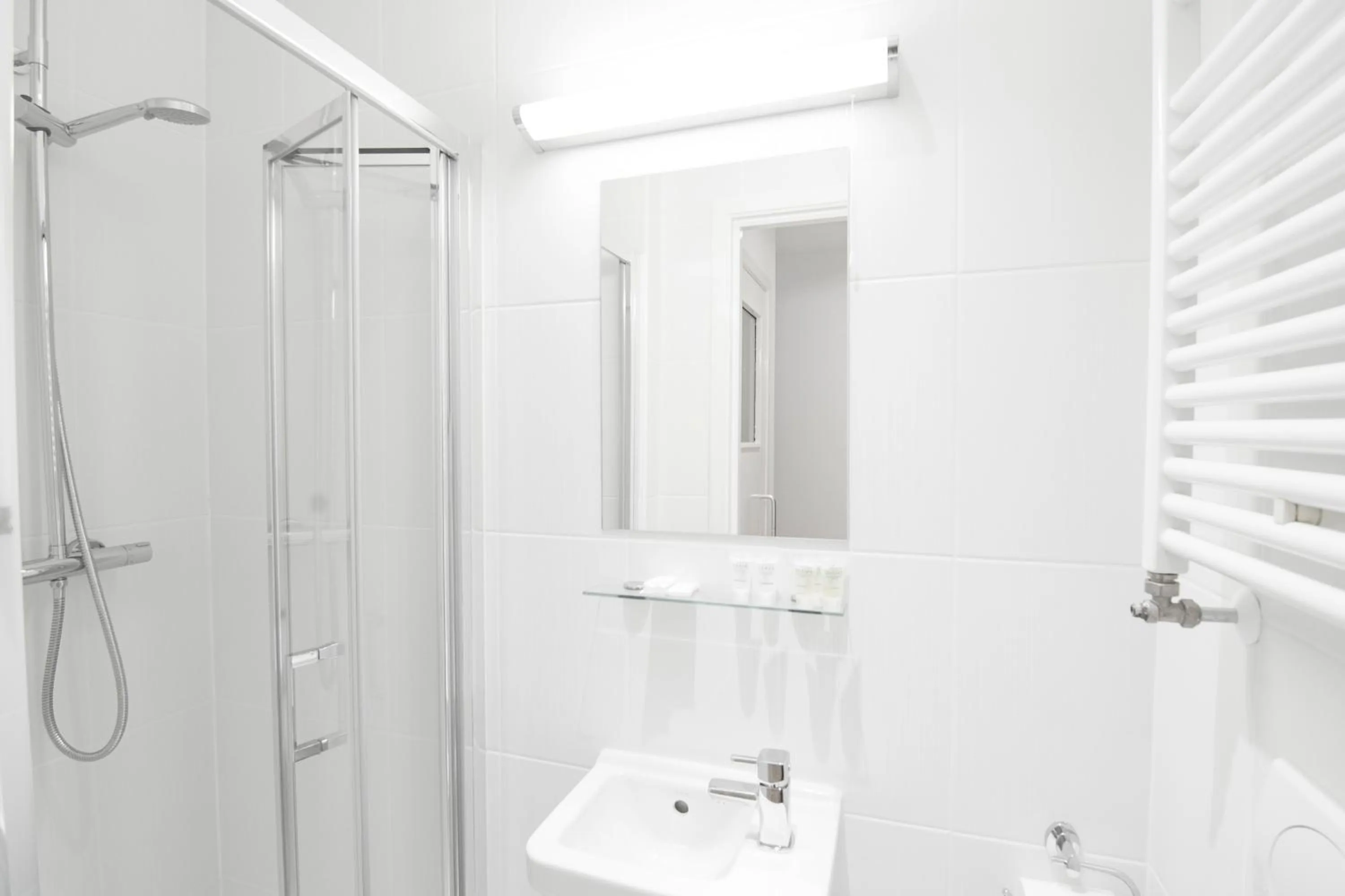 Bathroom in Fairholme Studios