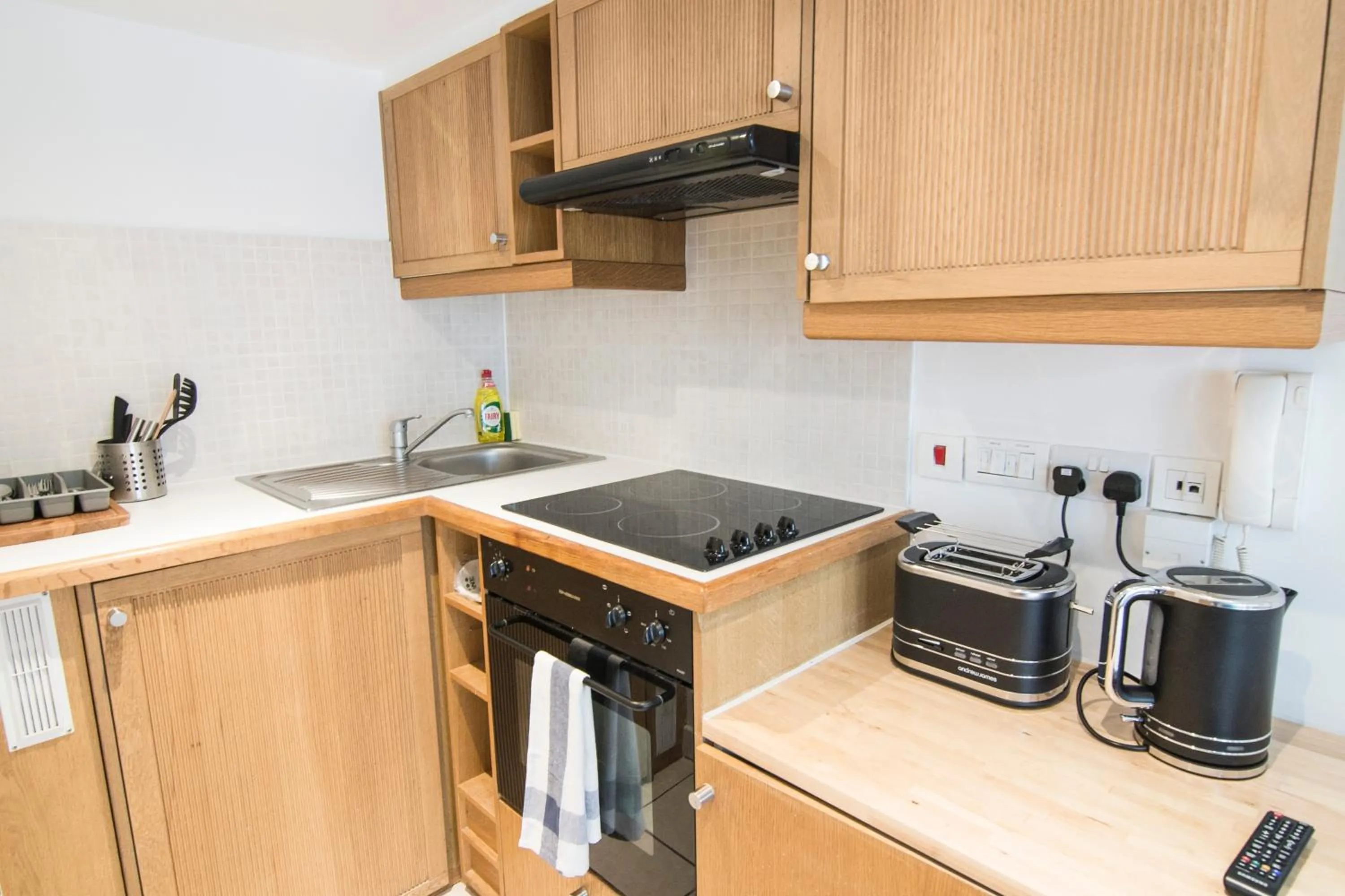 Kitchen or kitchenette in Fairholme Studios