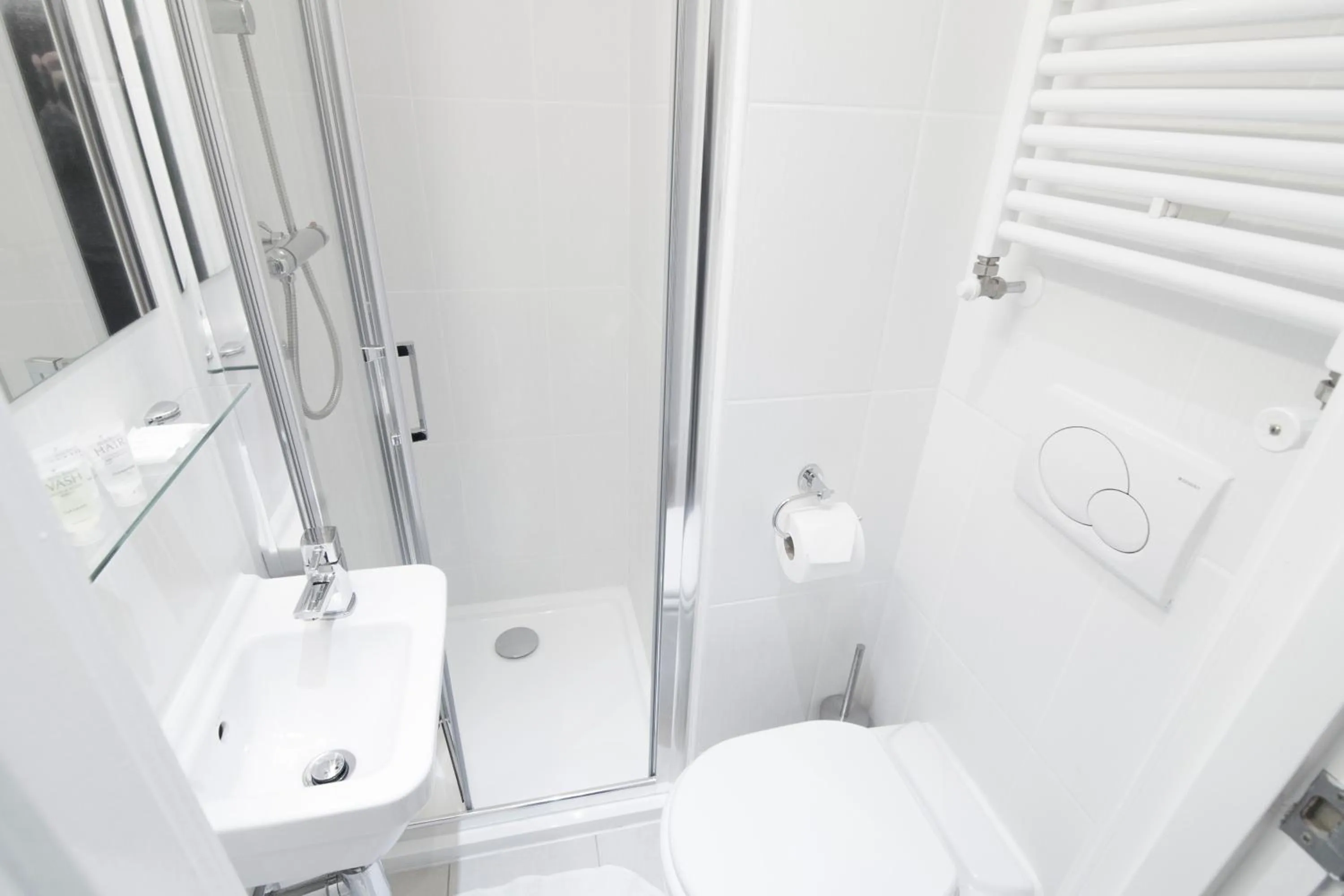 Bathroom in Fairholme Studios