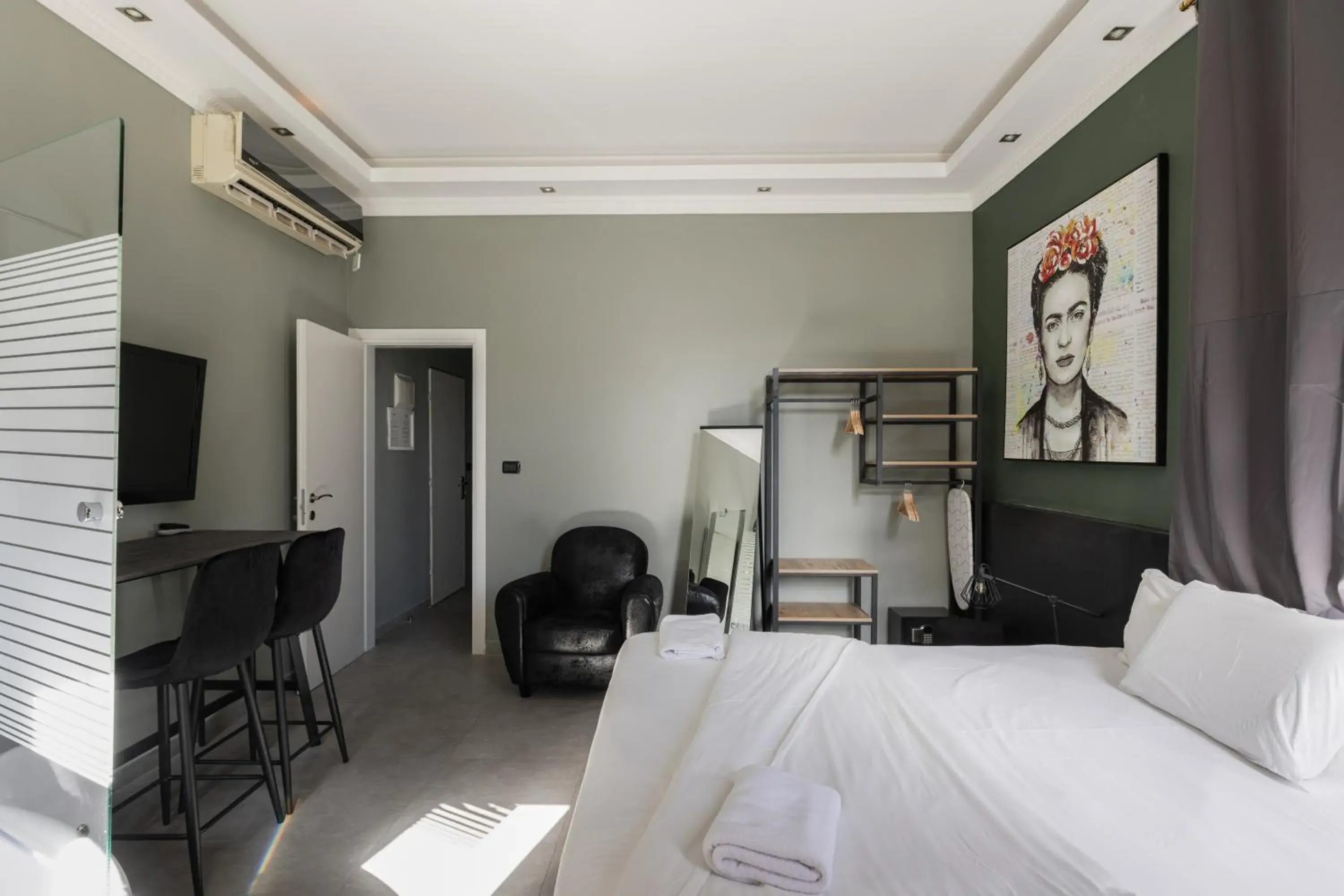 Photo of the whole room, Bed in Residence Suites BY RAPHAEL HOTELS Photo of the whole room, Bed in Residence Suites BY RAPHAEL HOTELS