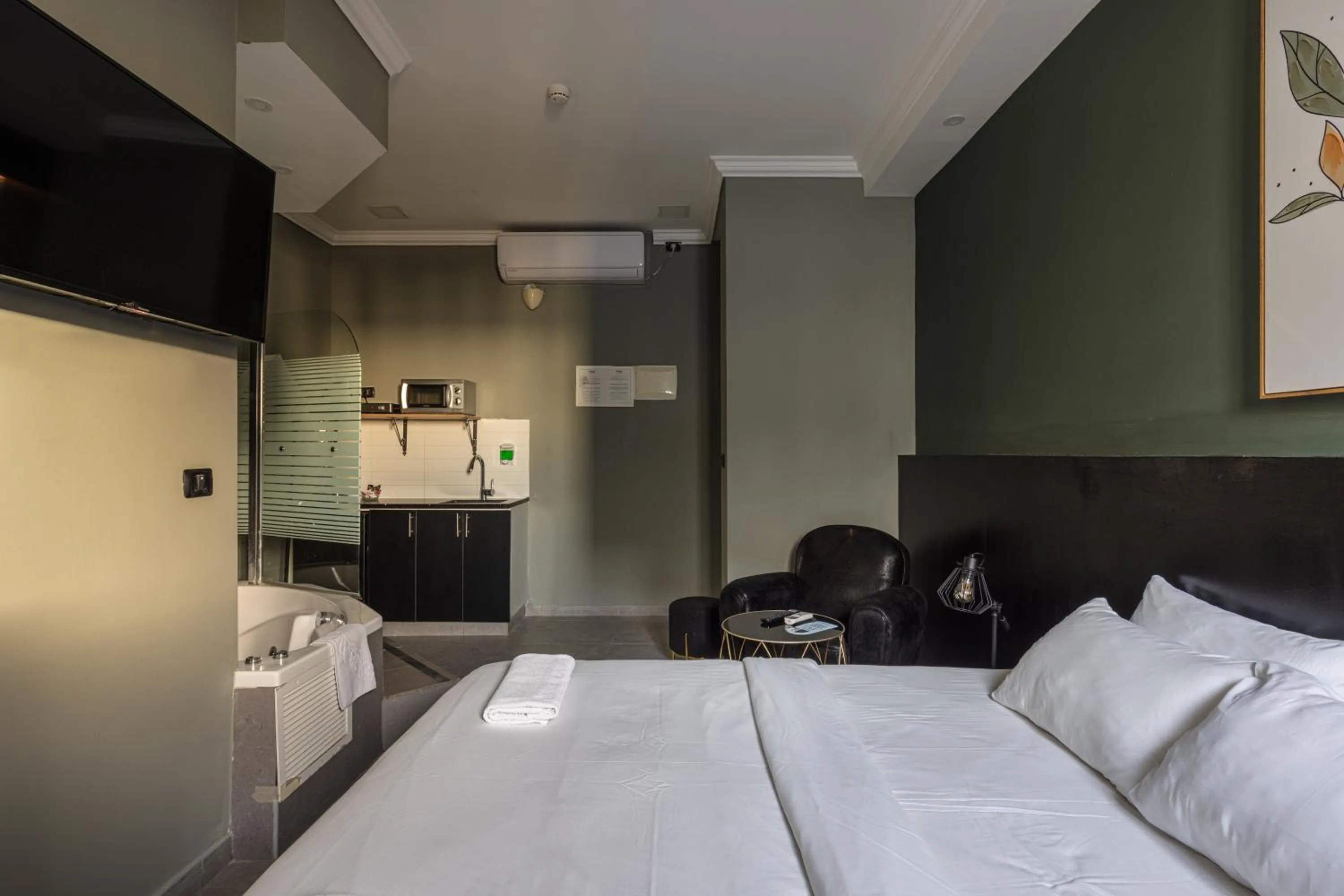Bed in Residence Suites BY RAPHAEL HOTELS